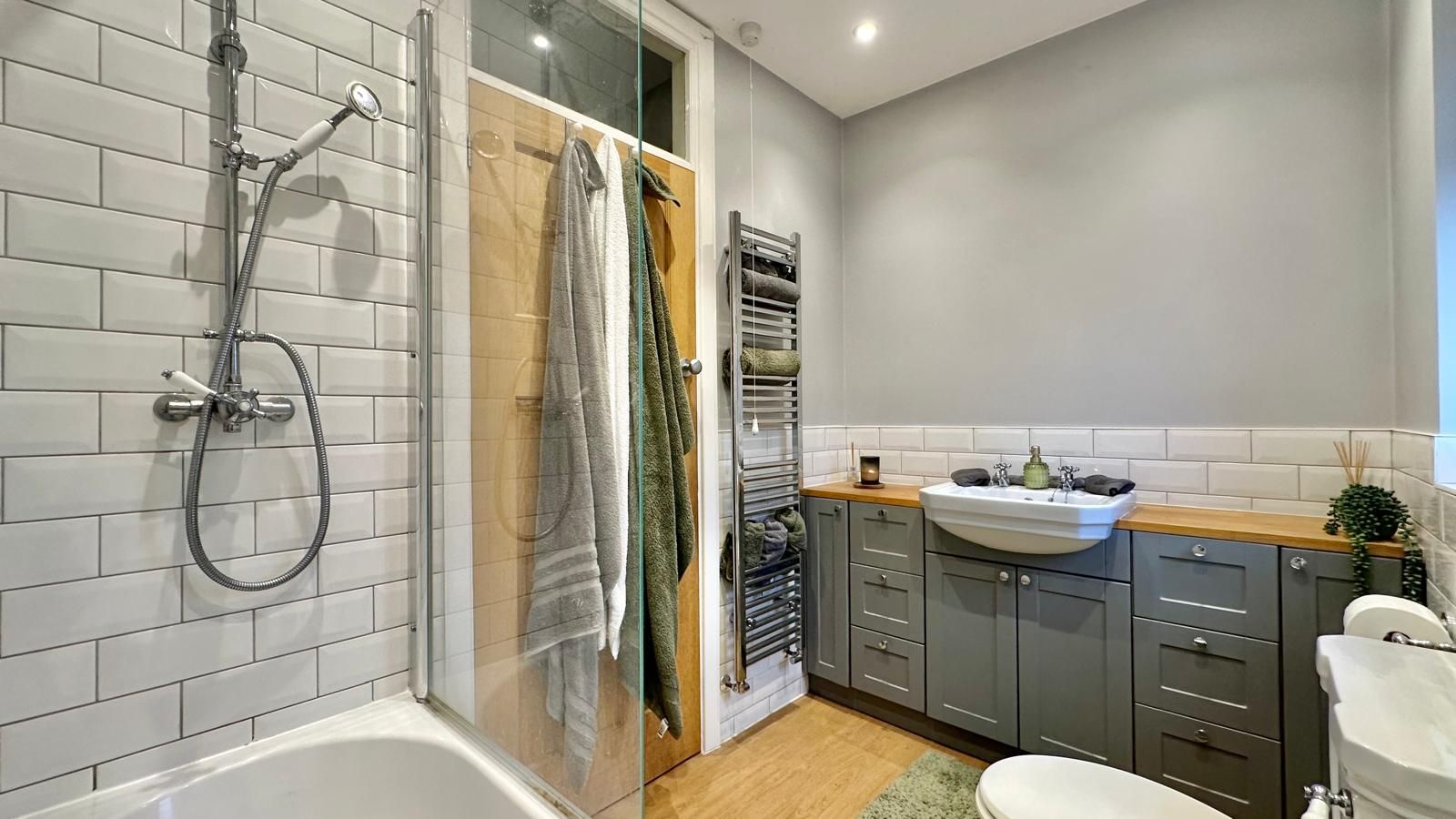 4 bedroom end terraced house Sold in Coventry - Photograph 10.