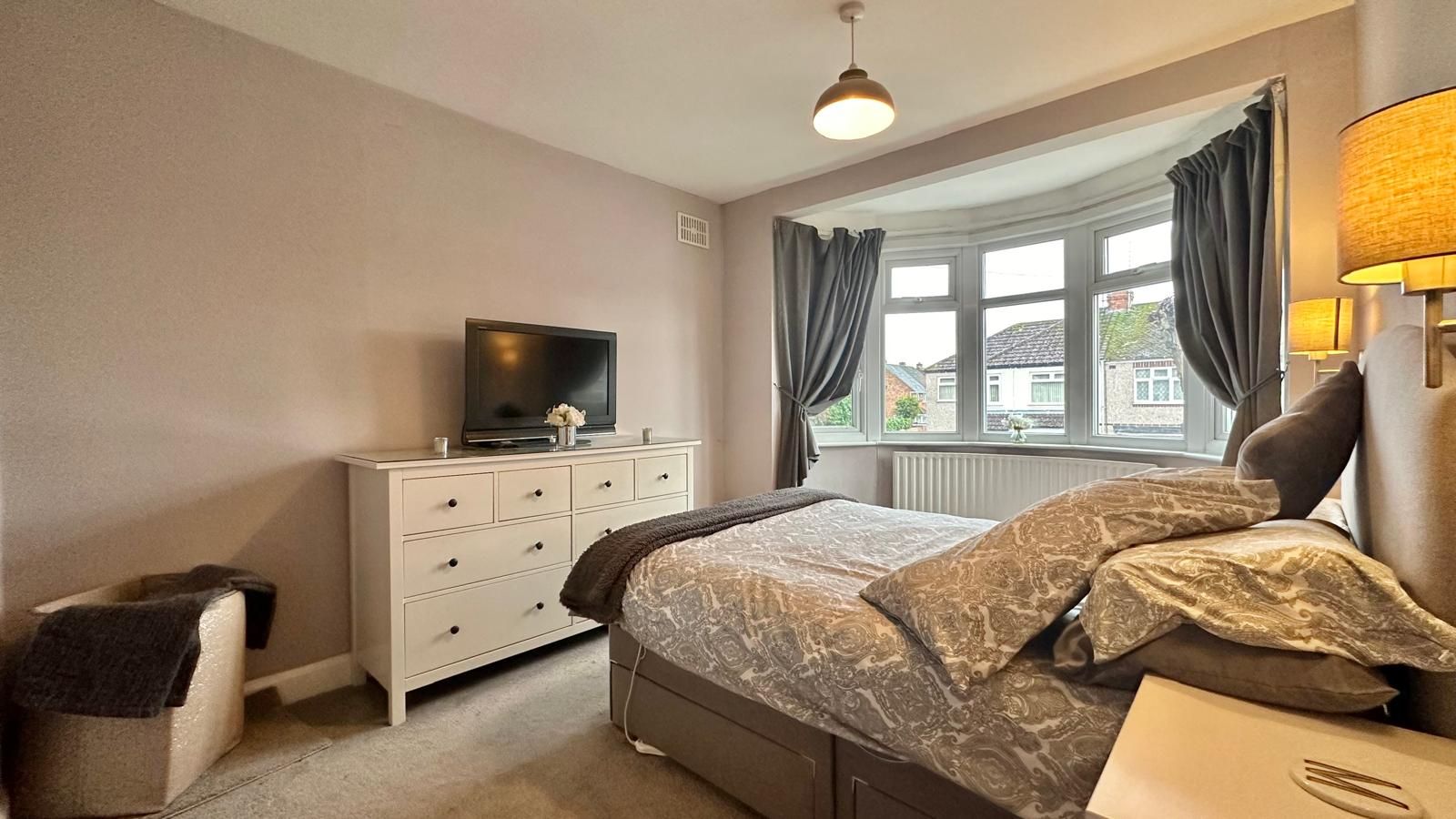 4 bedroom end terraced house Sold in Coventry - Photograph 8.