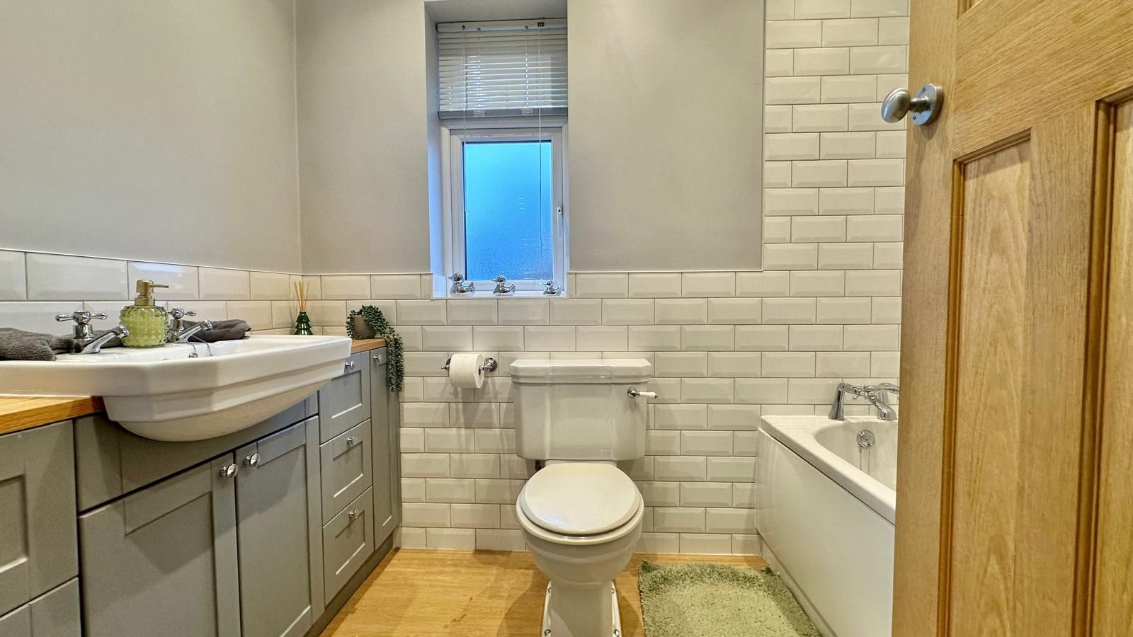 4 bedroom end terraced house Sold in Coventry - Photograph 9.