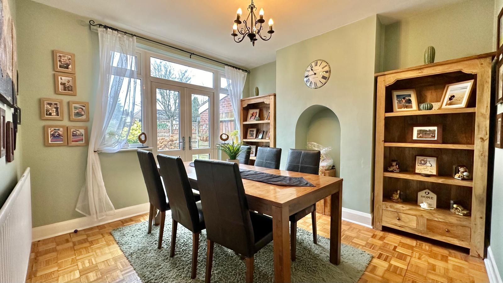 4 bedroom end terraced house Sold in Coventry - Photograph 4.