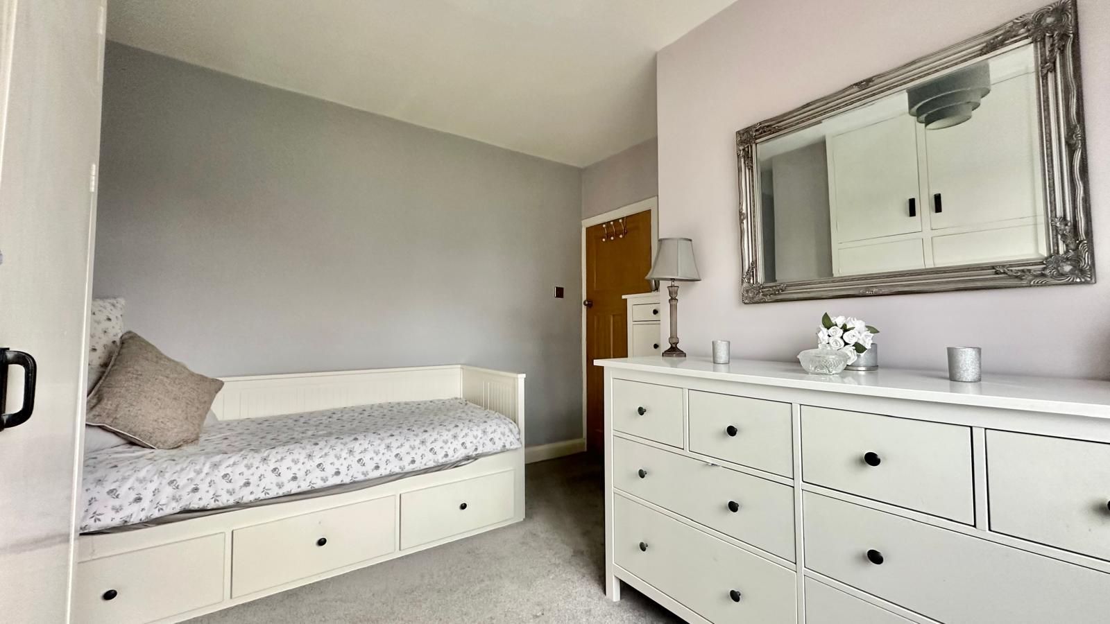 4 bedroom end terraced house Sold in Coventry - Photograph 11.