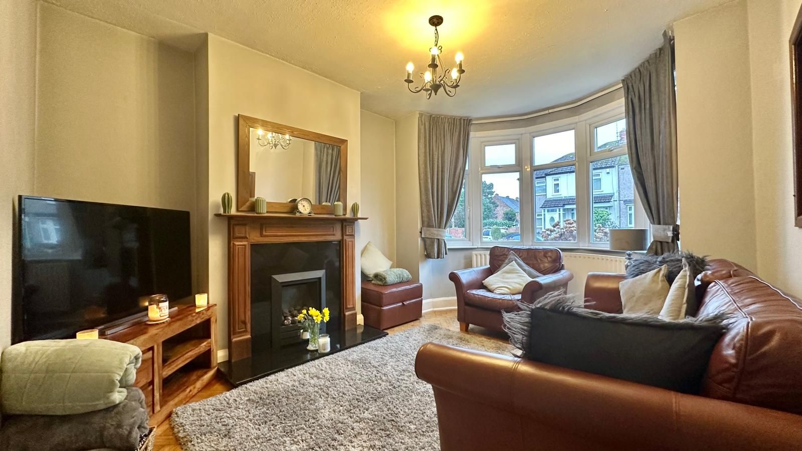 4 bedroom end terraced house Sold in Coventry - Photograph 3.