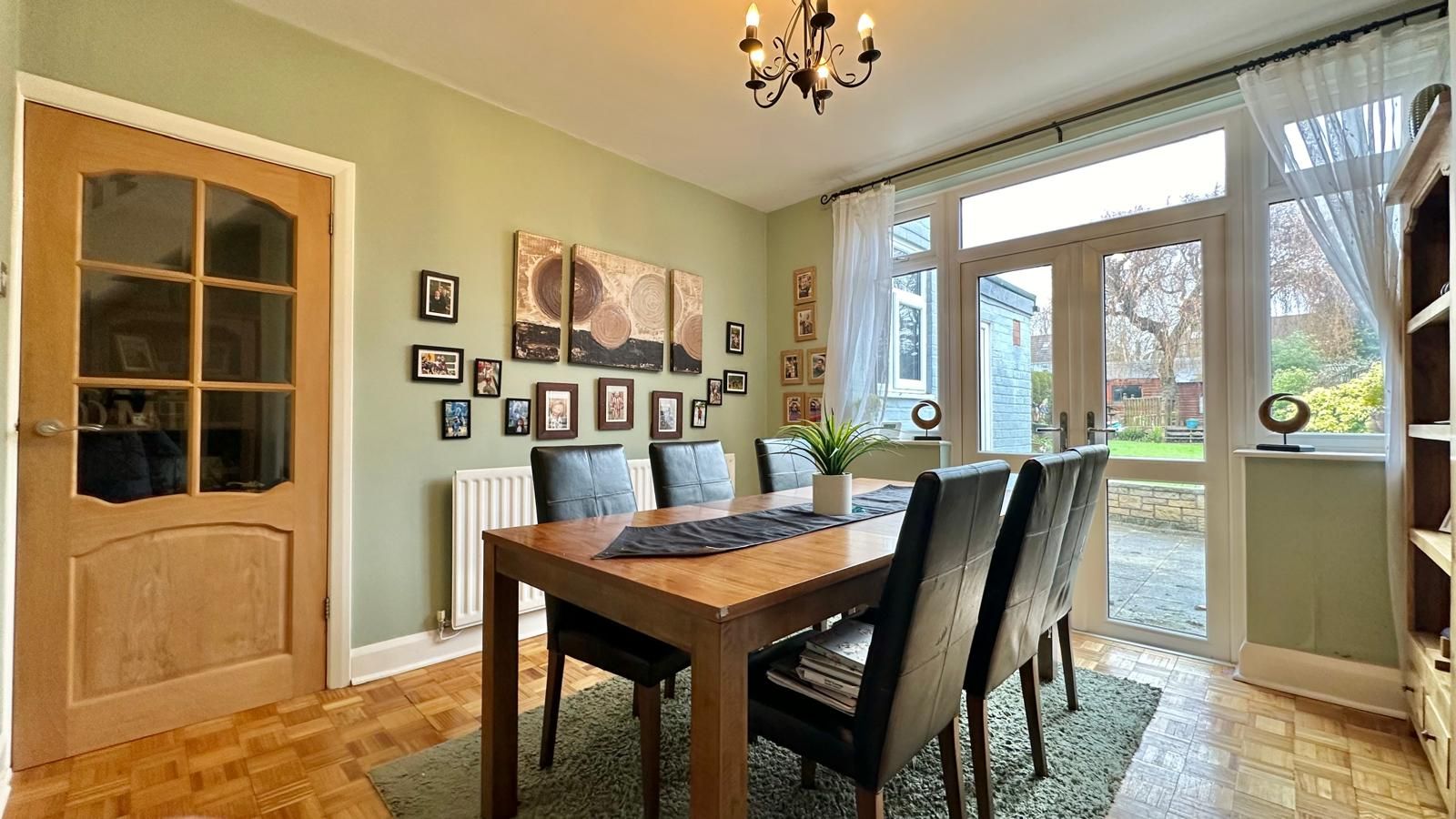 4 bedroom end terraced house Sold in Coventry - Photograph 5.