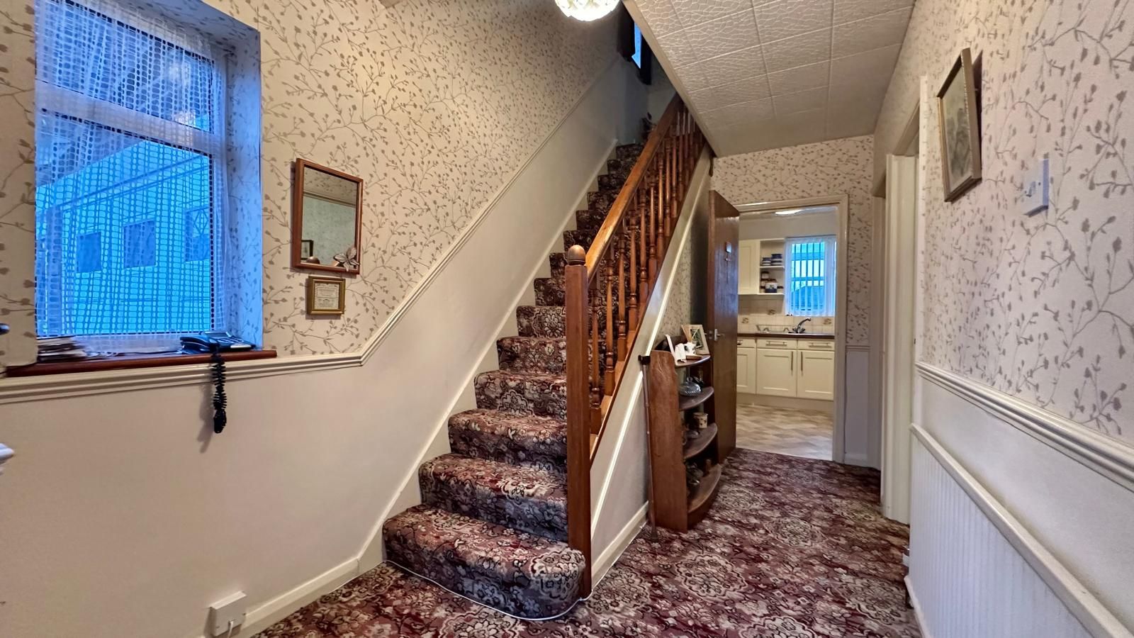 4 bedroom semi-detached house Sold in Coventry - Photograph 11.