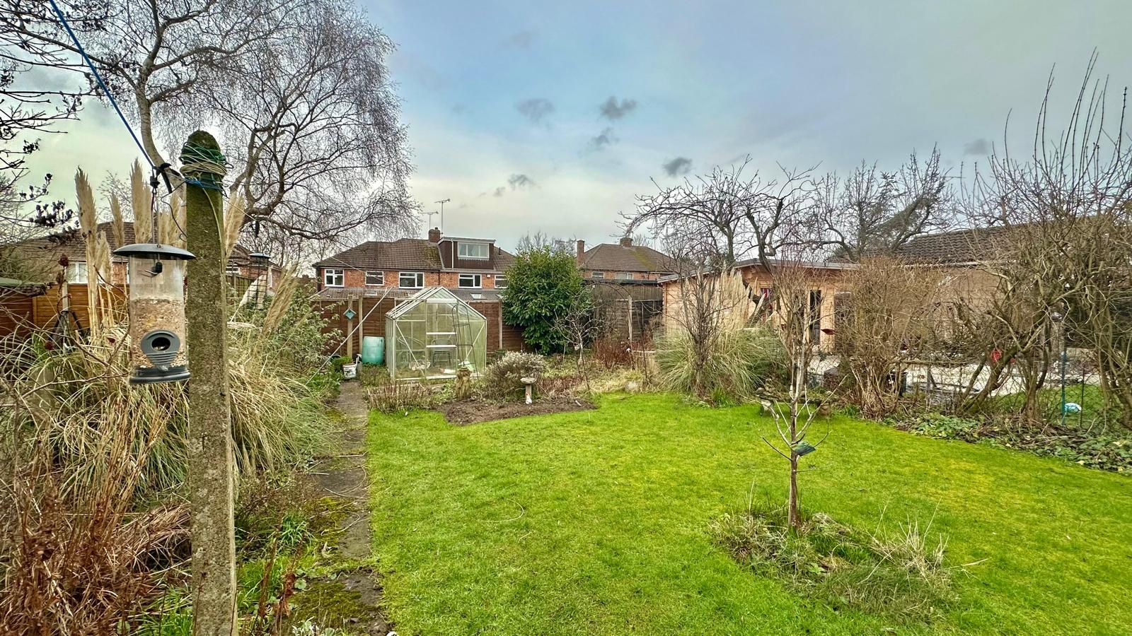 4 bedroom semi-detached house Sold in Coventry - Photograph 25.