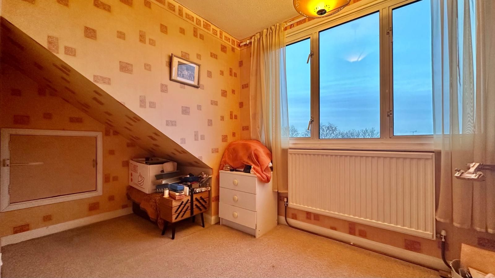 4 bedroom semi-detached house Sold in Coventry - Photograph 21.