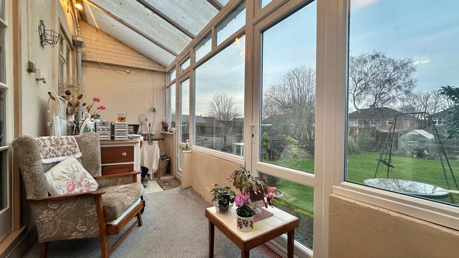 4 bedroom semi-detached house Sold in Coventry - Photograph 6.