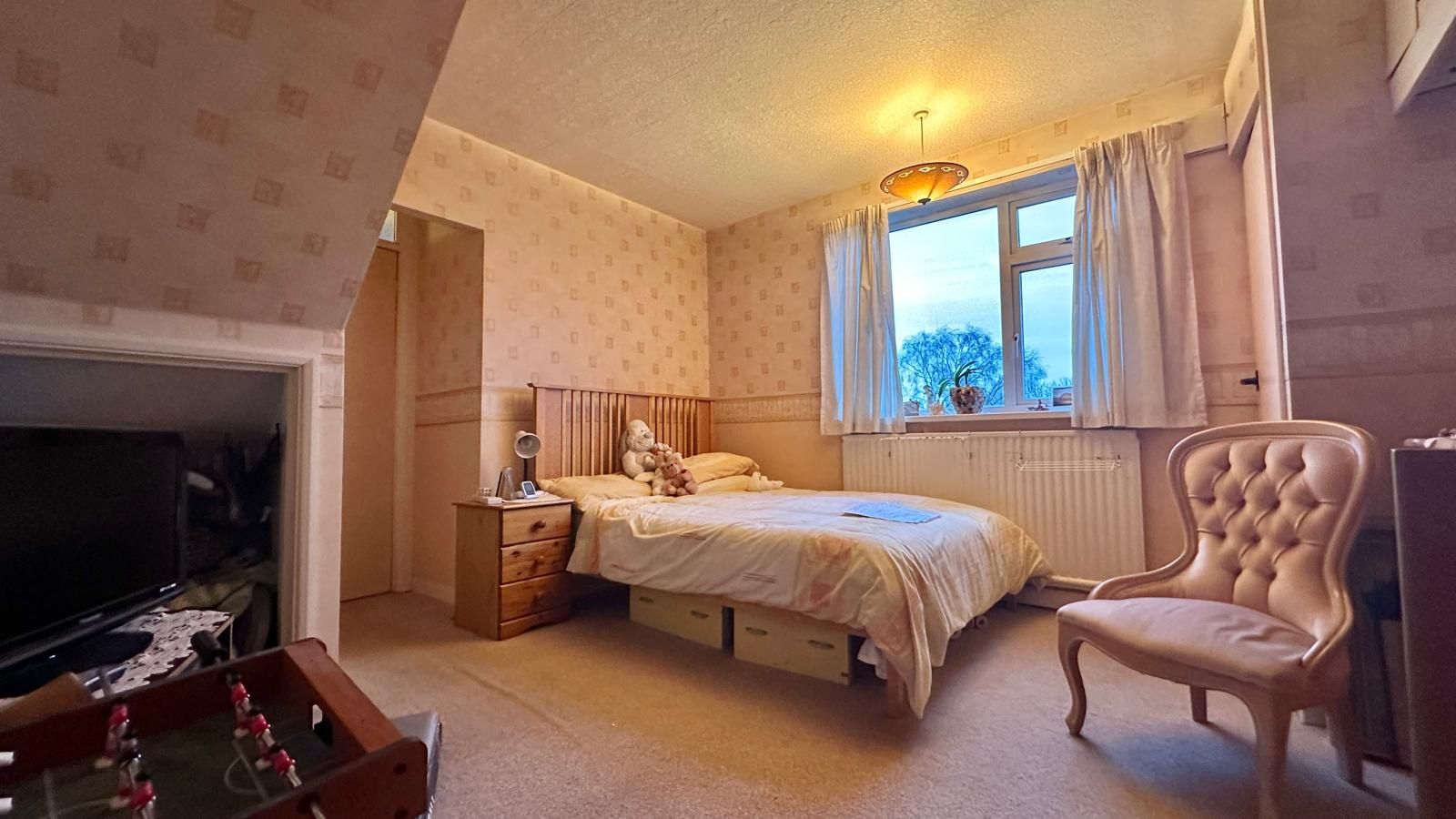 4 bedroom semi-detached house Sold in Coventry - Photograph 15.
