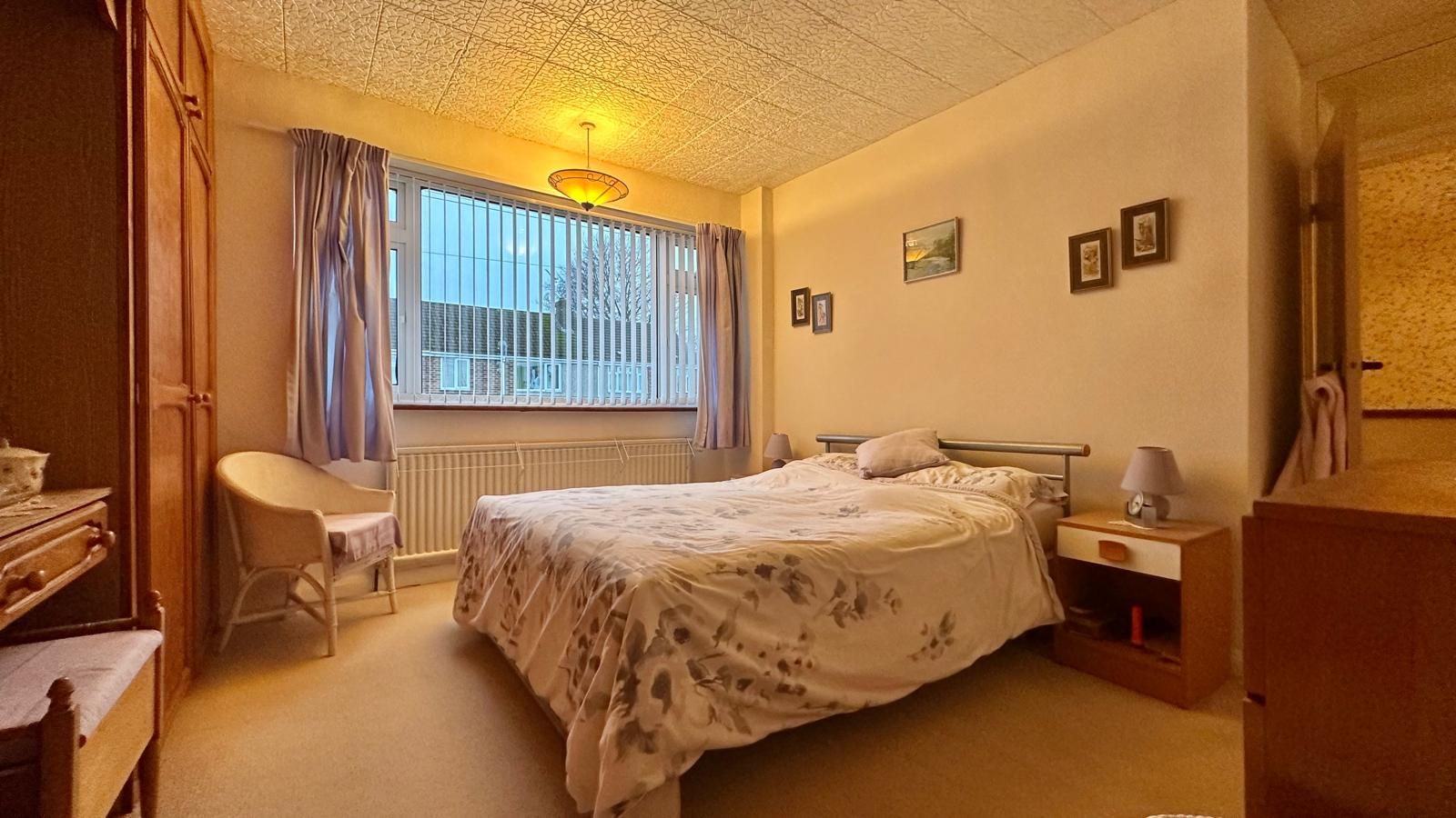 4 bedroom semi-detached house Sold in Coventry - Photograph 13.