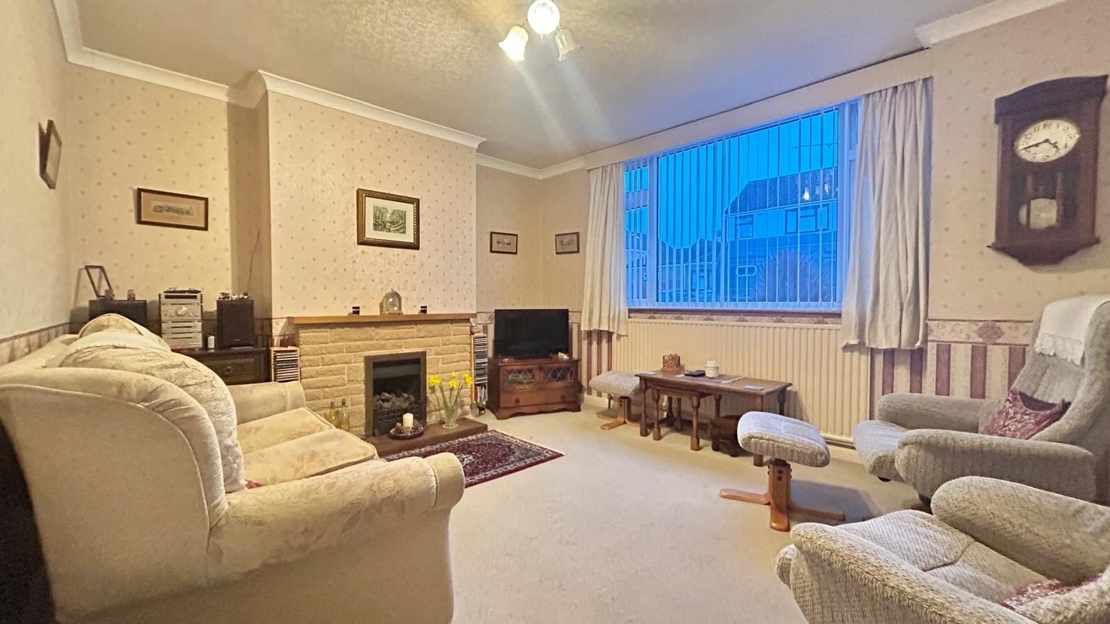 4 bedroom semi-detached house Sold in Coventry - Photograph 9.