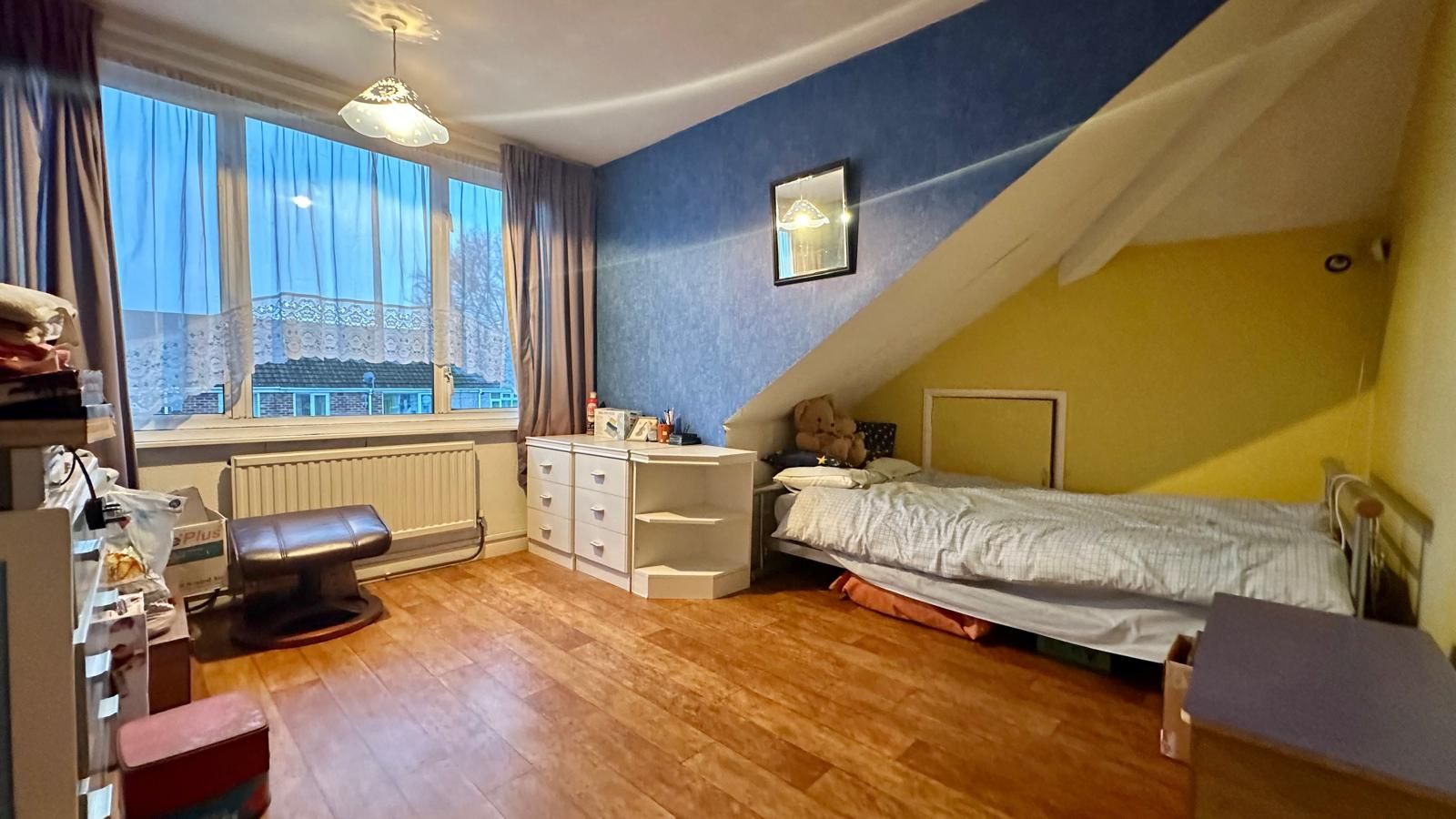 4 bedroom semi-detached house Sold in Coventry - Photograph 20.