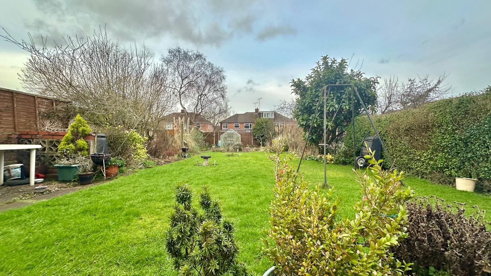 4 bedroom semi-detached house Sold in Coventry - Photograph 23.