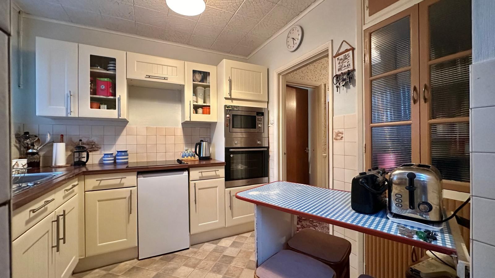 4 bedroom semi-detached house Sold in Coventry - Photograph 7.