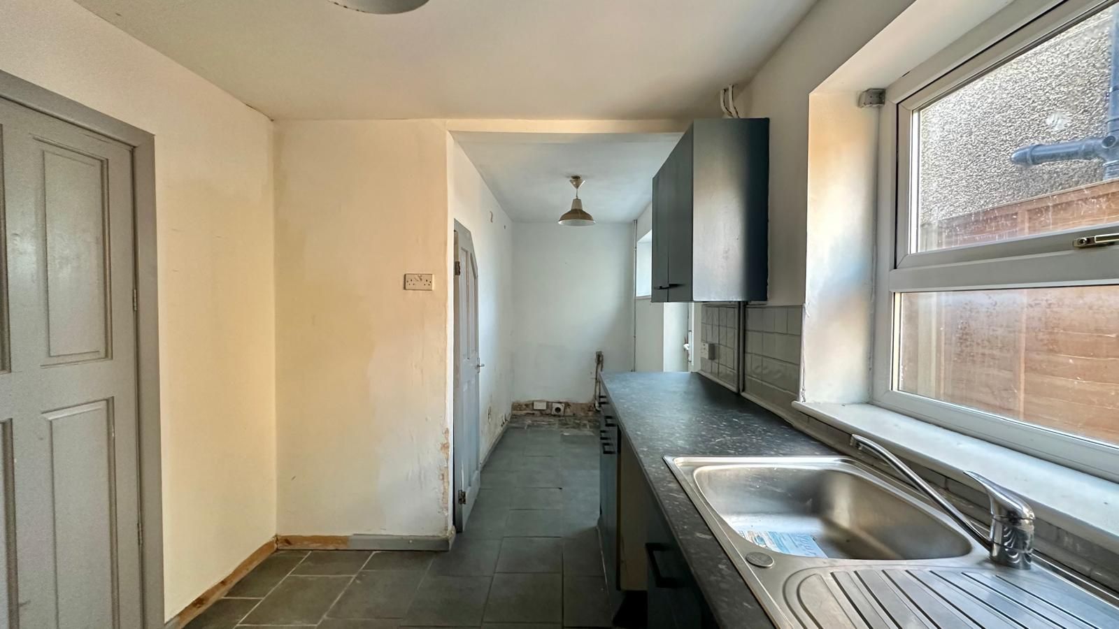 3 bedroom semi-detached house For Sale in Coventry - Photograph 6.