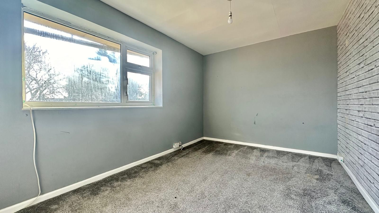 3 bedroom semi-detached house For Sale in Coventry - Photograph 13.