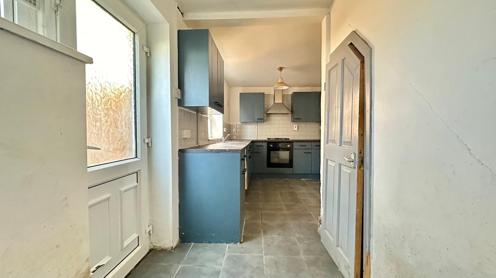 3 bedroom semi-detached house For Sale in Coventry - Photograph 5.