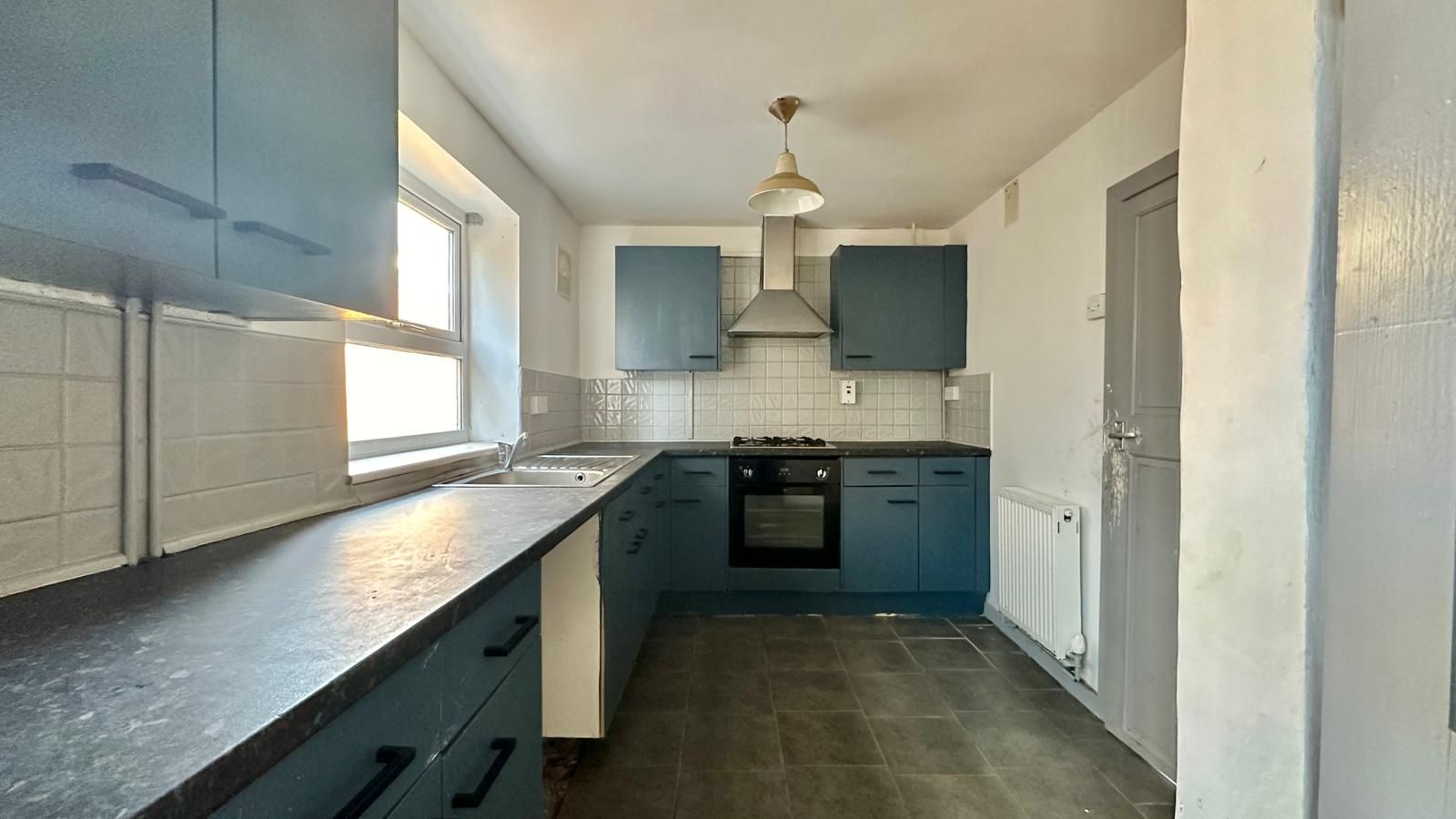 3 bedroom semi-detached house For Sale in Coventry - Photograph 3.