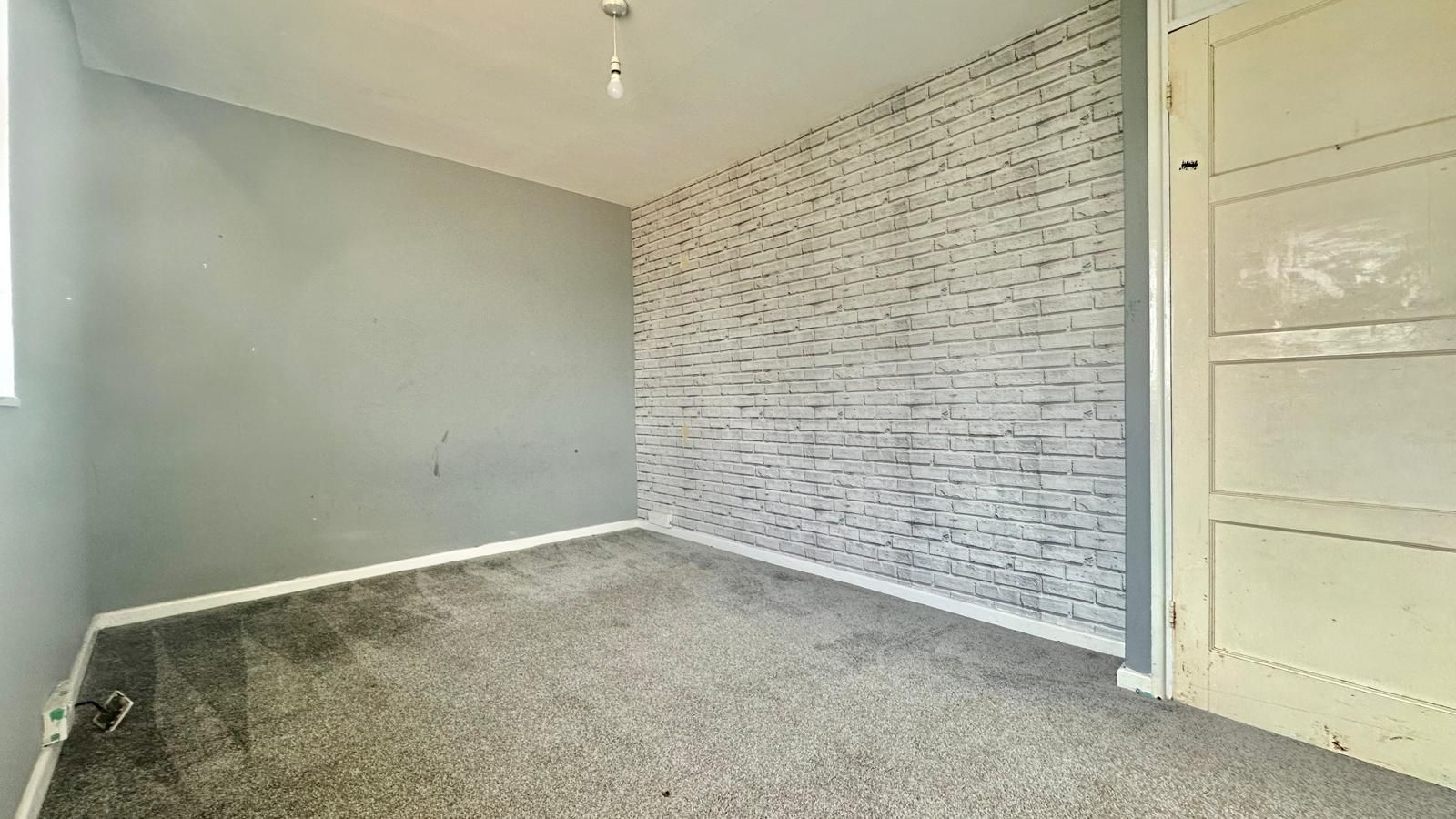 3 bedroom semi-detached house For Sale in Coventry - Photograph 14.