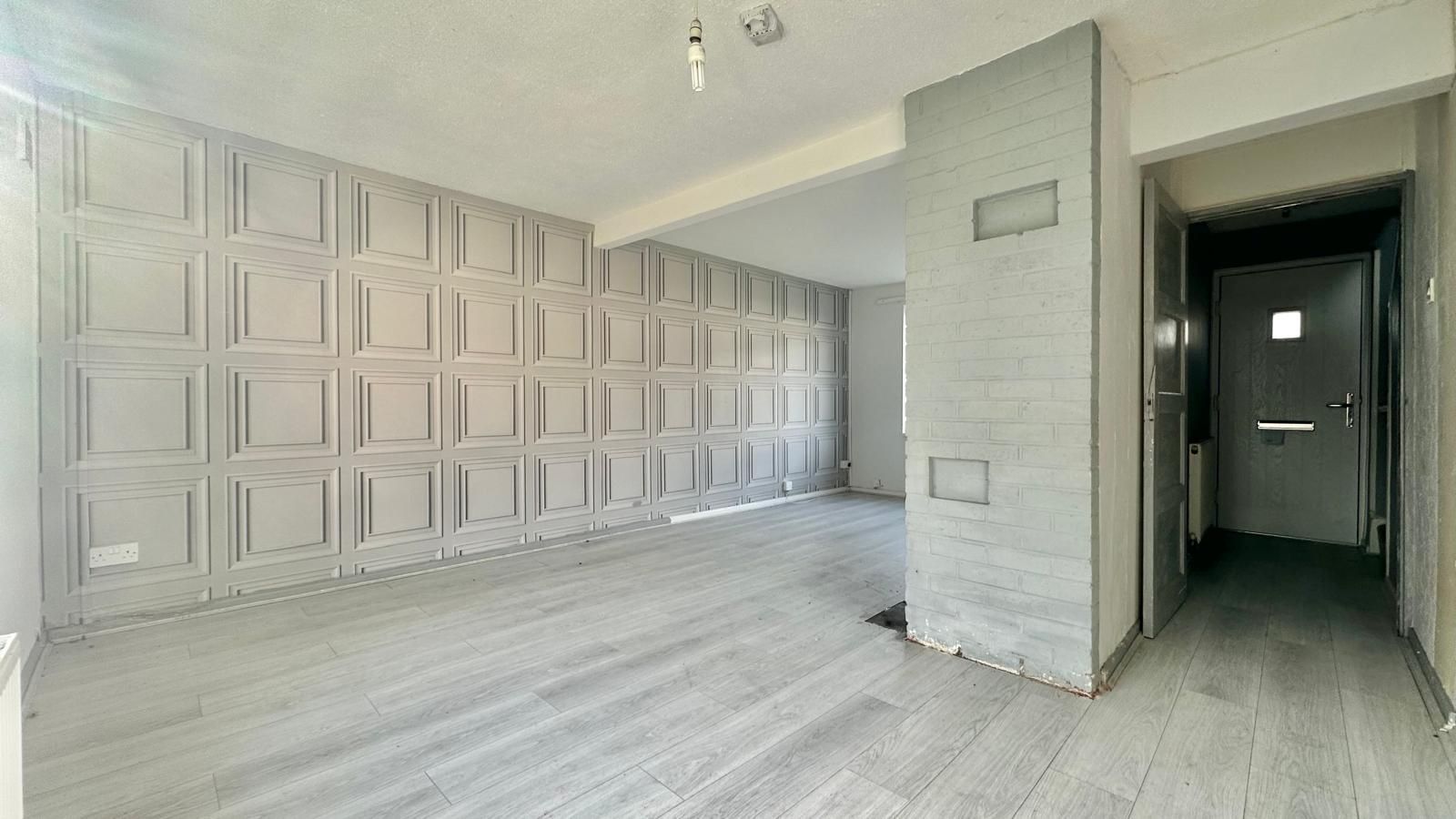 3 bedroom semi-detached house For Sale in Coventry - Photograph 9.