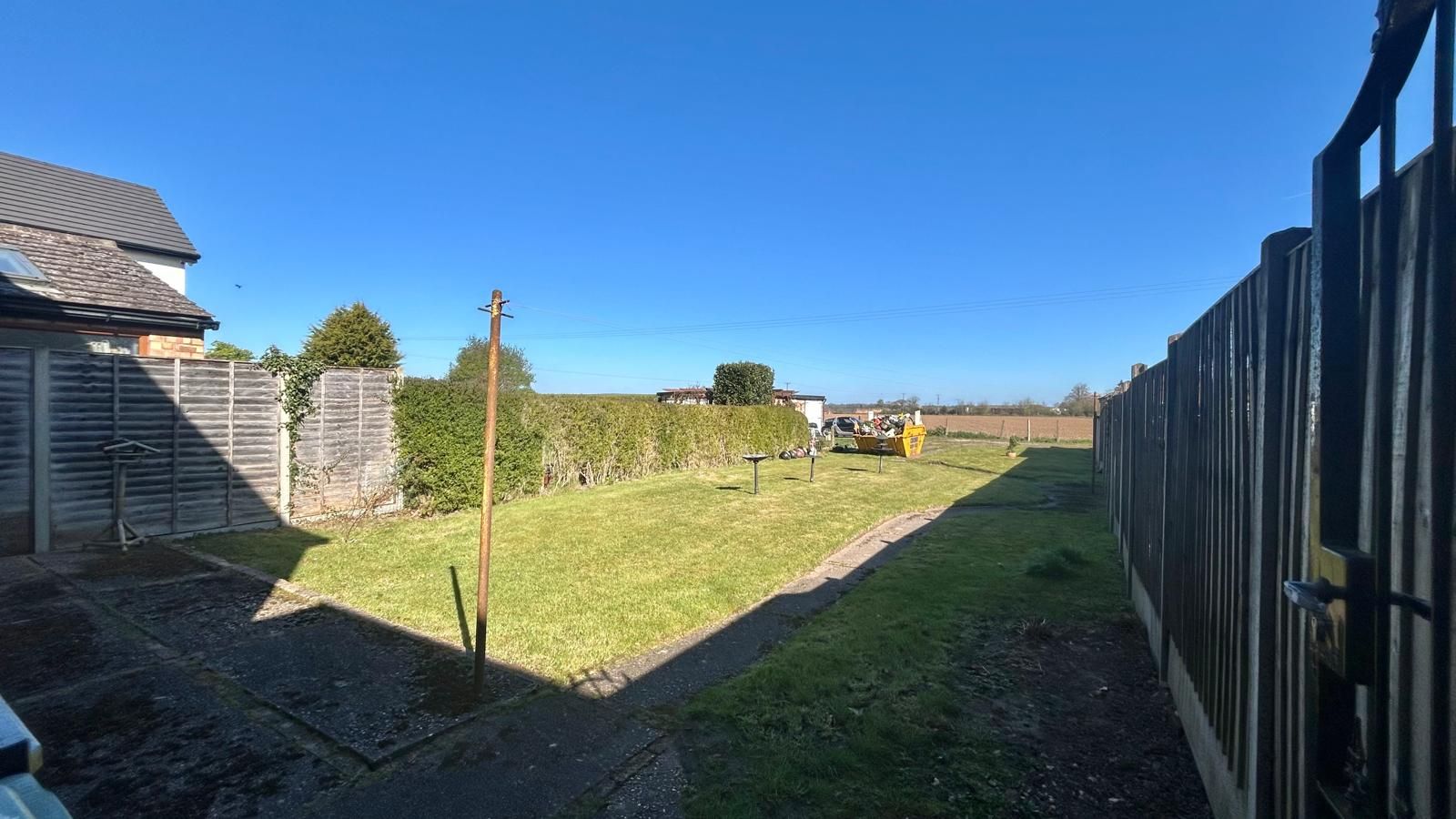 5 bedroom semi-detached house Sold in Coventry - Photograph 3.