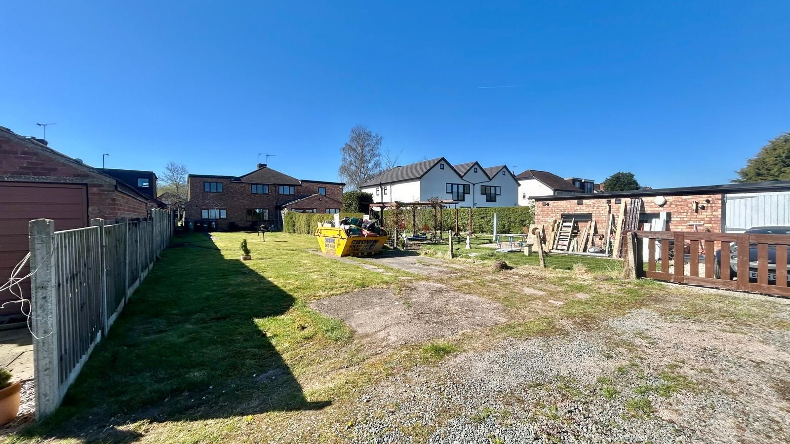 5 bedroom semi-detached house Sold in Coventry - Photograph 7.
