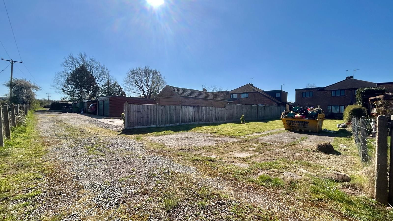 5 bedroom semi-detached house Sold in Coventry - Photograph 8.