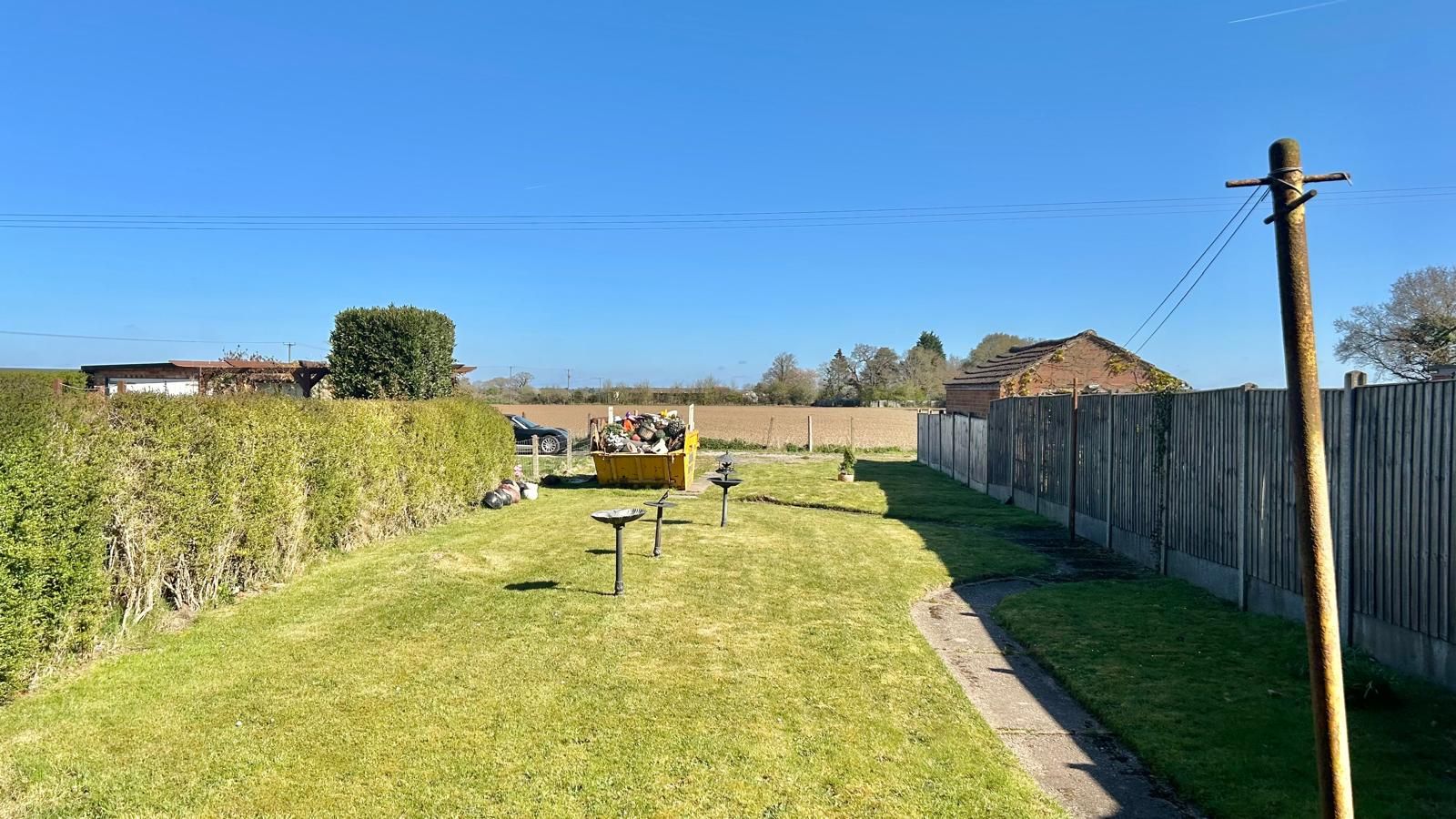 5 bedroom semi-detached house Sold in Coventry - Photograph 5.