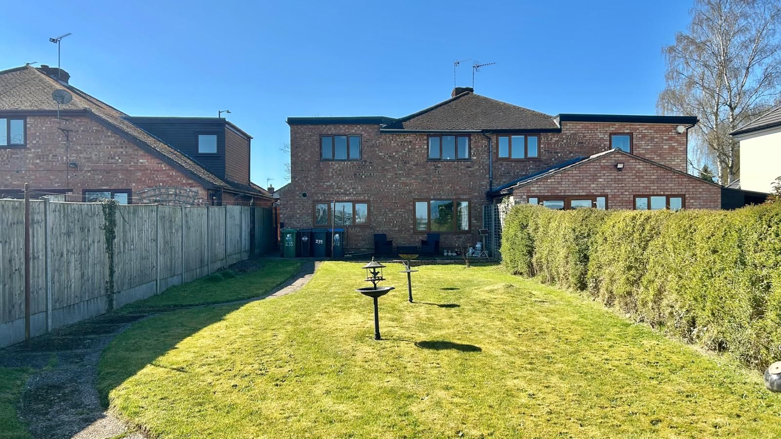 5 bedroom semi-detached house Sold in Coventry - Photograph 4.