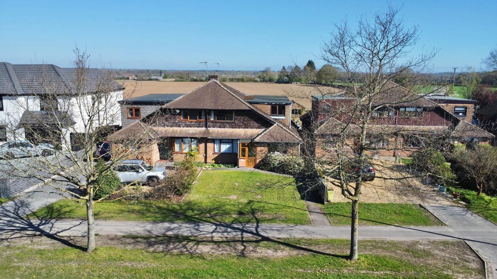 5 bedroom semi-detached house Sold in Coventry - Photograph 1.