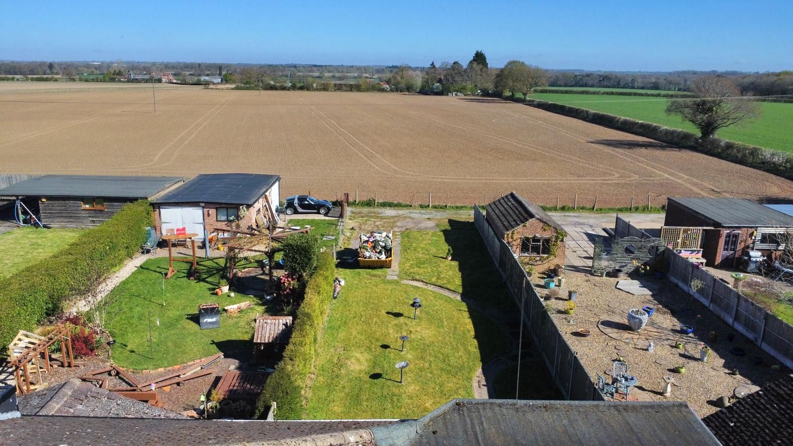 5 bedroom semi-detached house Sold in Coventry - Photograph 6.