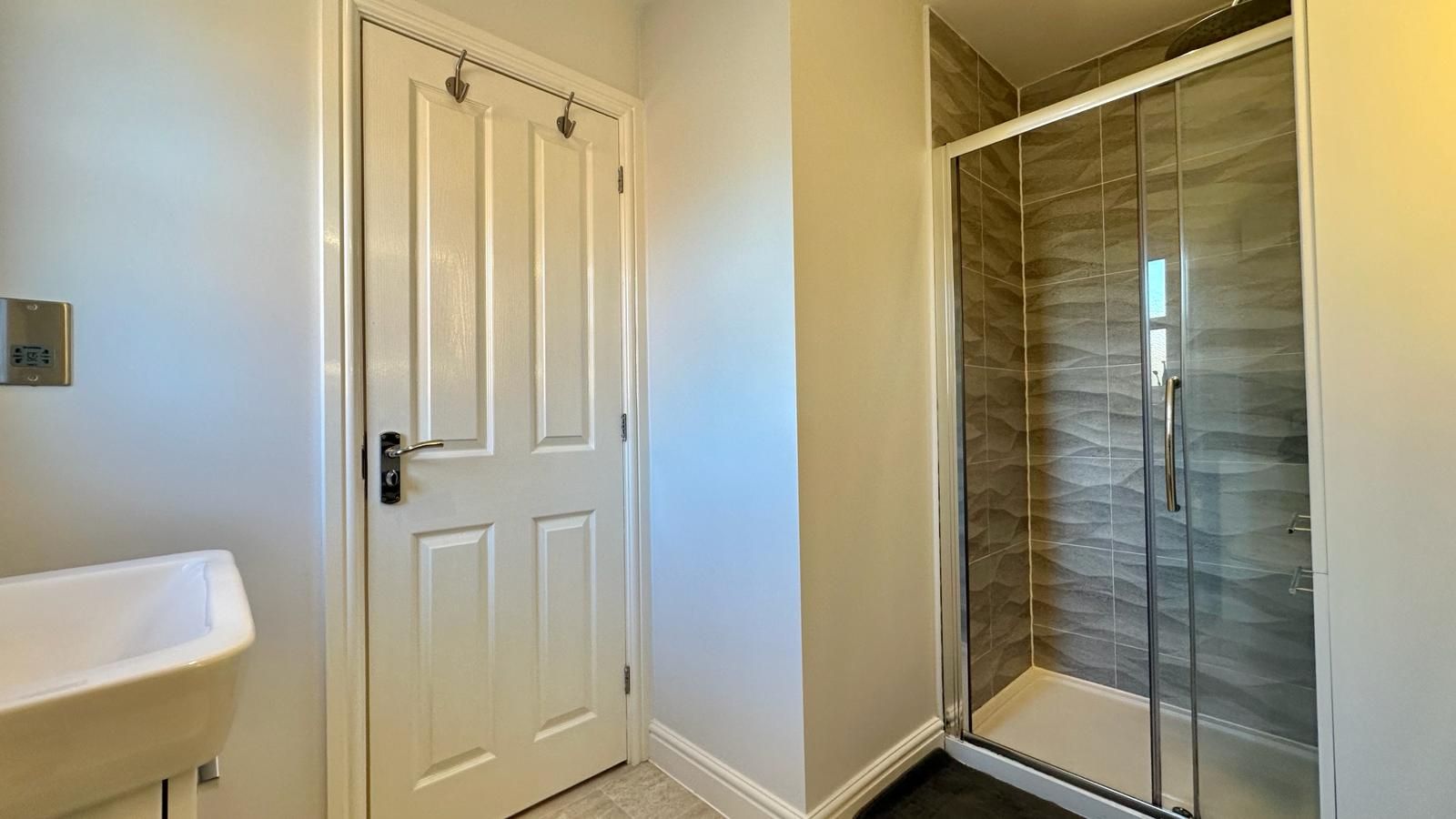 4 bedroom detached house For Sale in Coventry - Photograph 18.