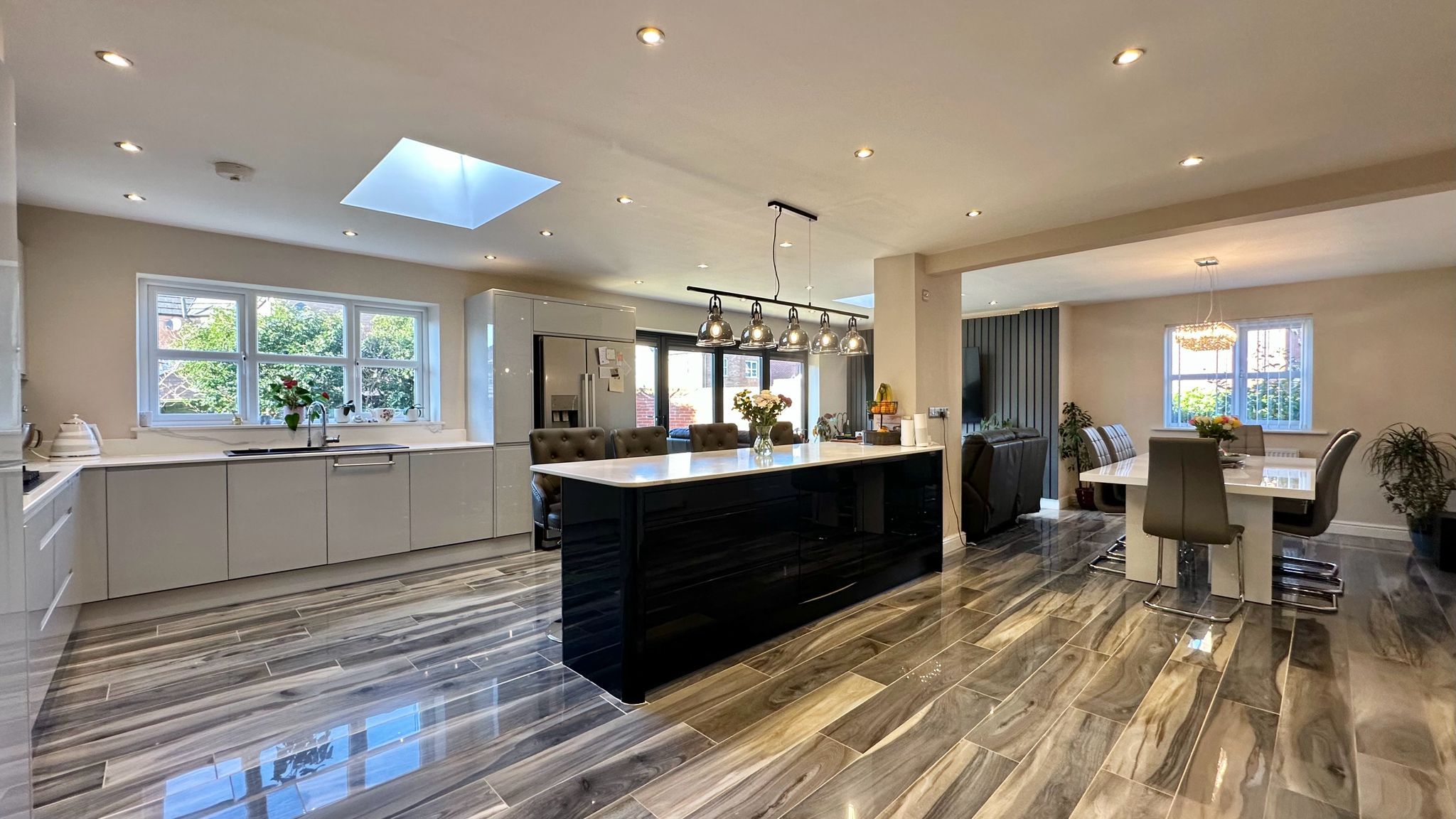 4 bedroom detached house For Sale in Coventry - Property photograph.