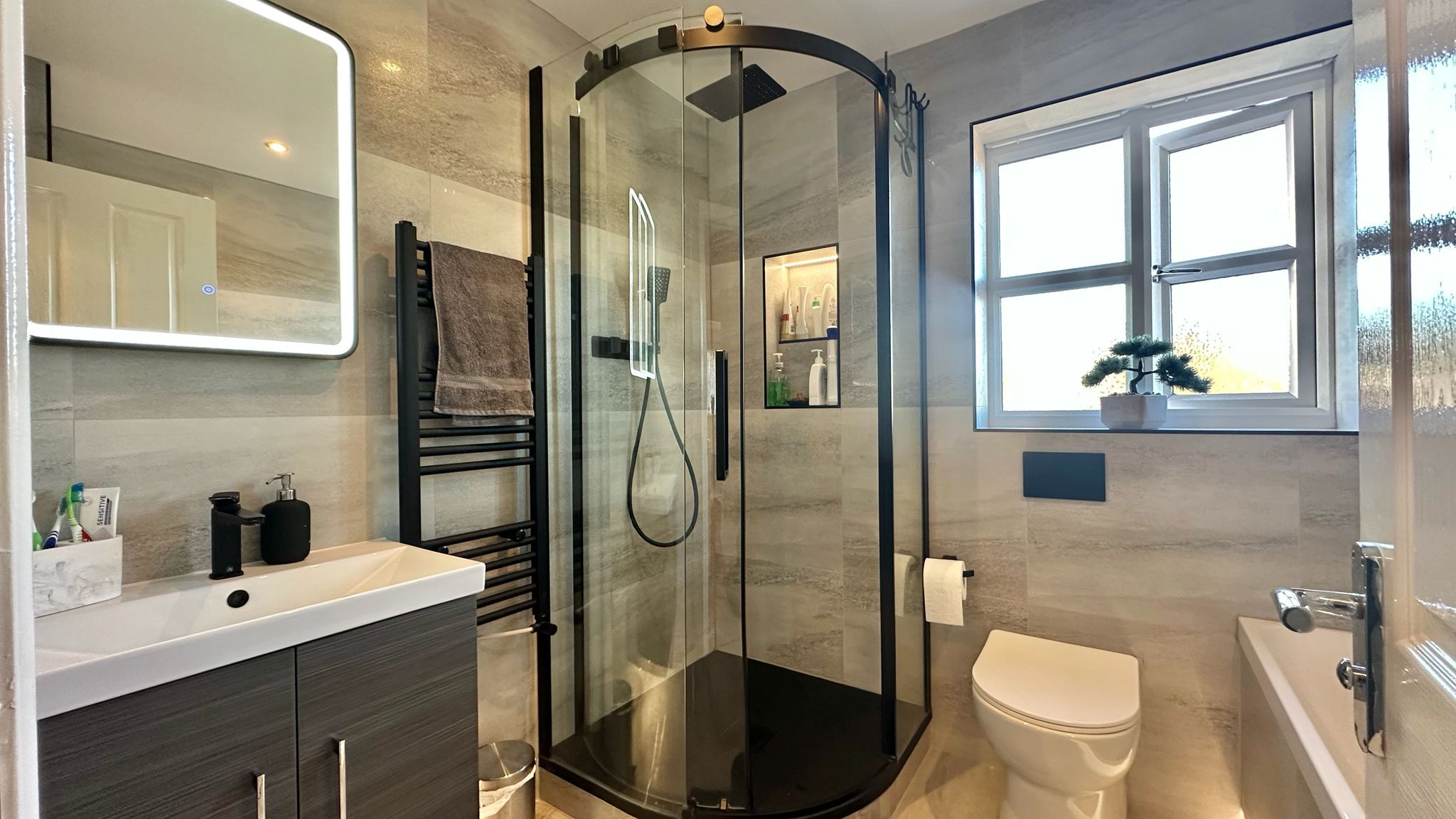 4 bedroom detached house For Sale in Coventry - Photograph 23.