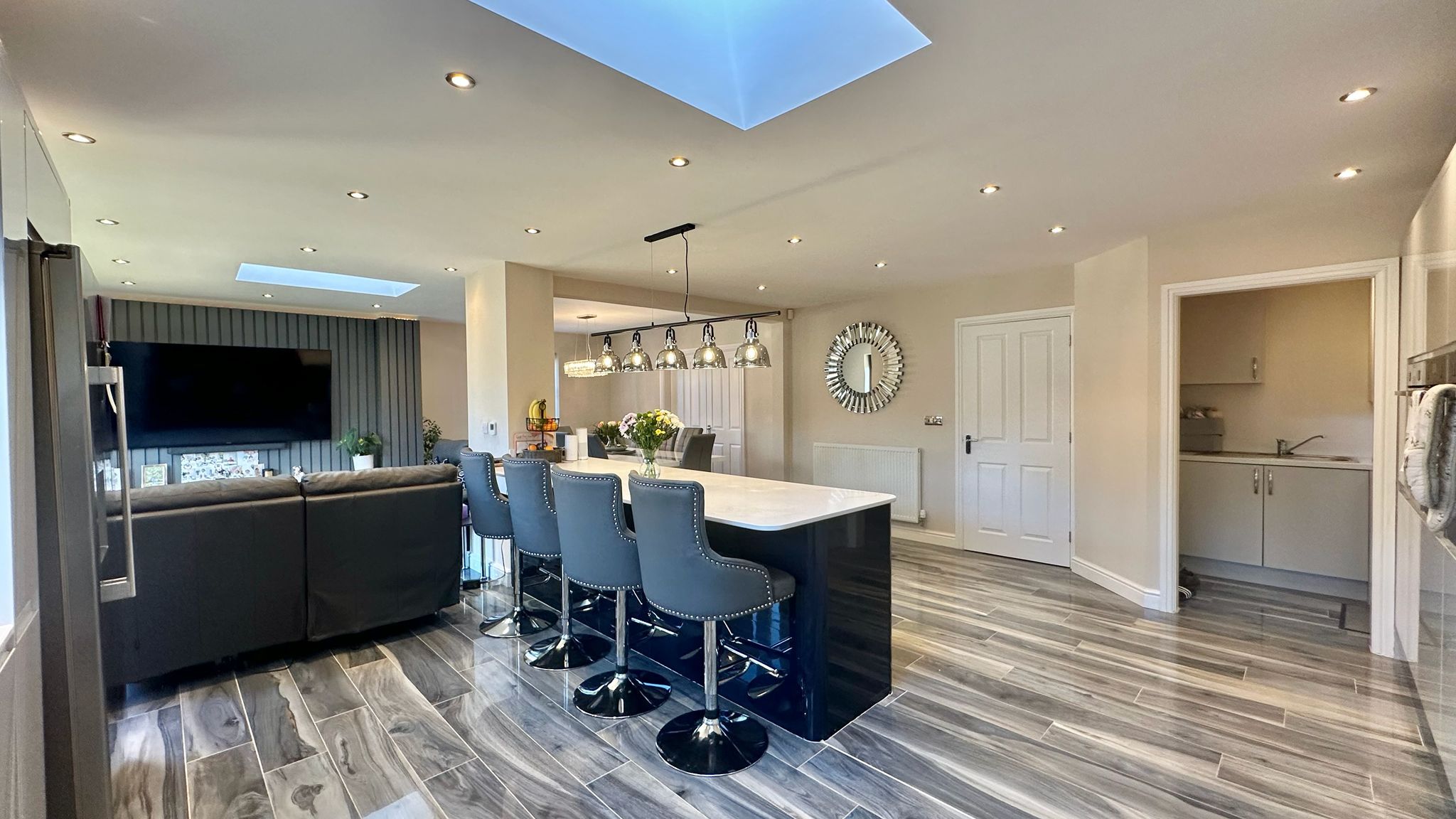 4 bedroom detached house For Sale in Coventry - Photograph 4.