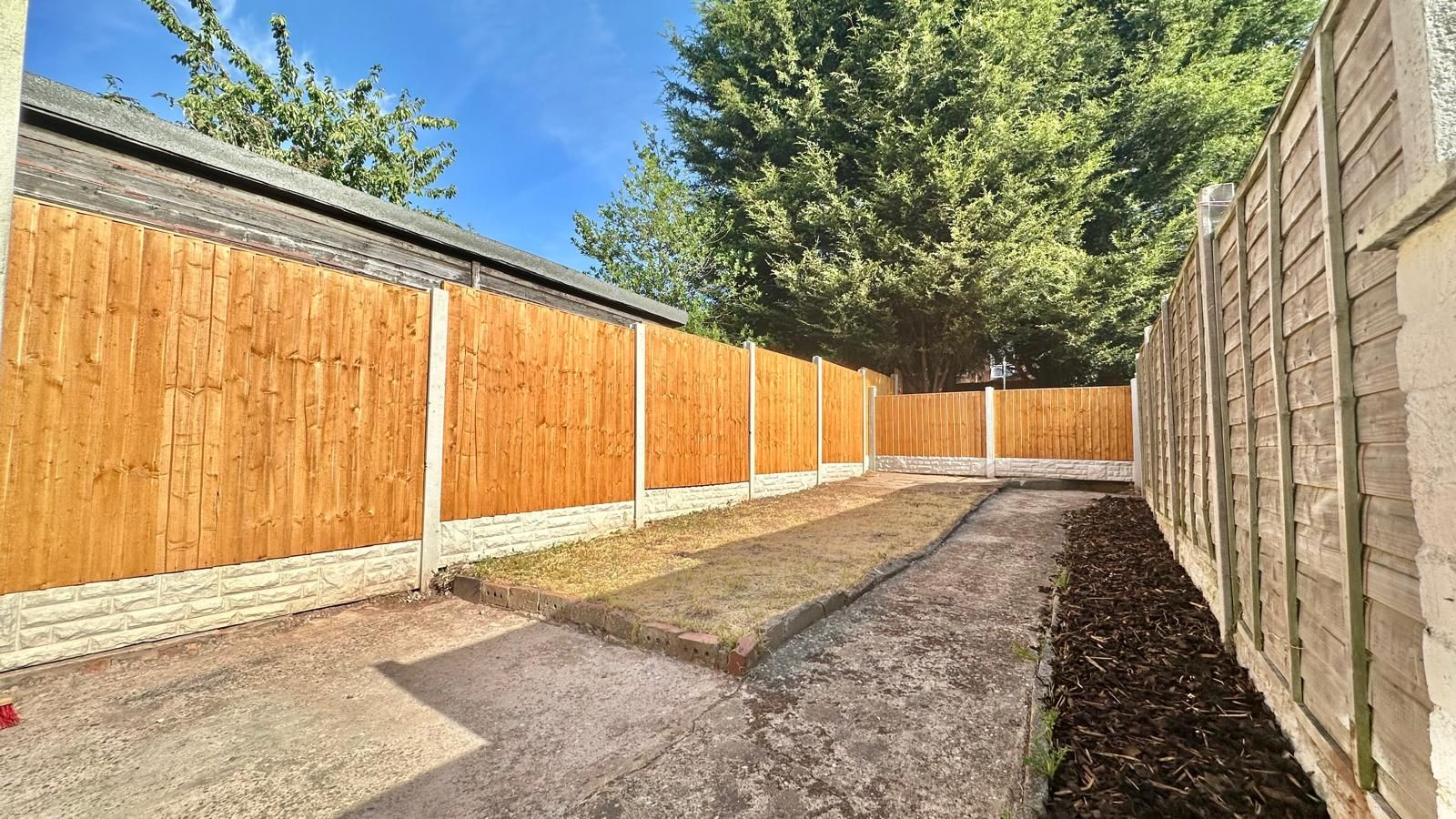 2 bedroom mid terraced house Let in Coventry - Photograph 3.