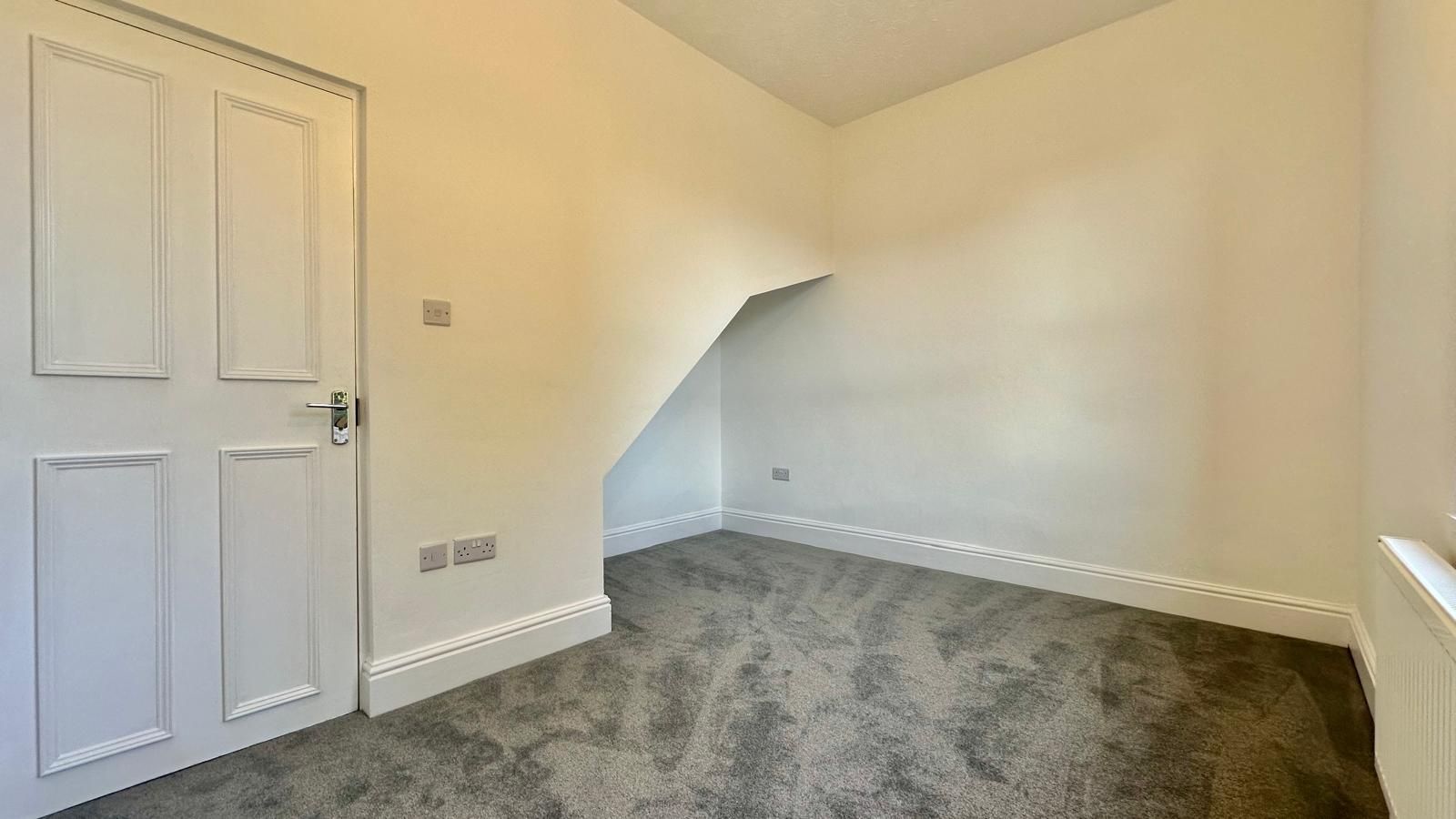 2 bedroom mid terraced house Let in Coventry - Photograph 13.