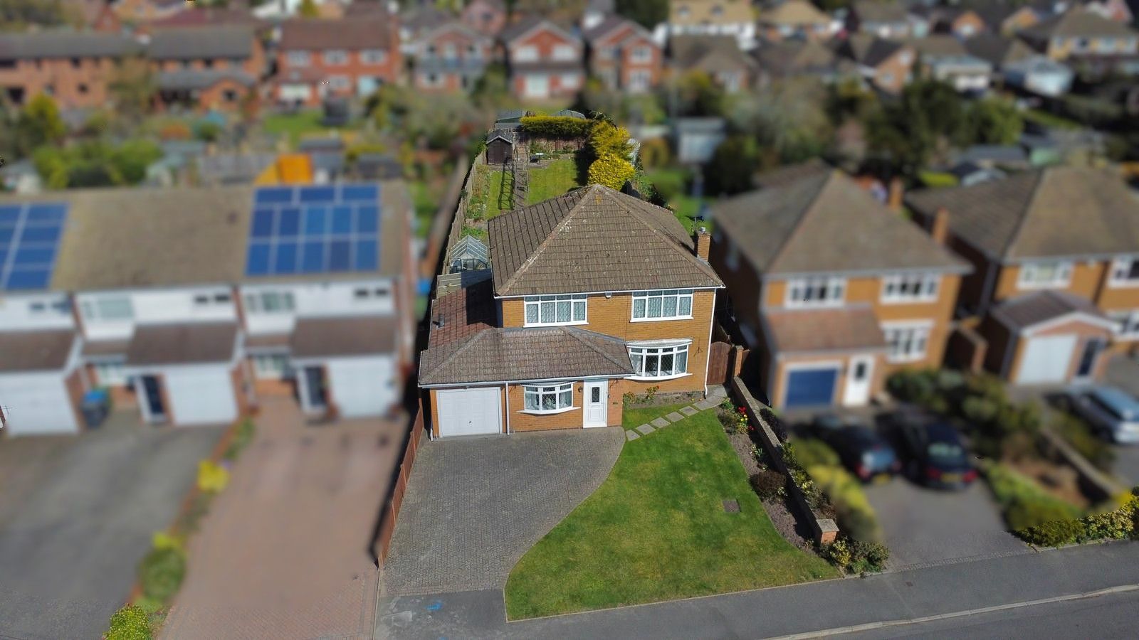 3 bedroom detached house Sold in Coventry - Photograph 28.