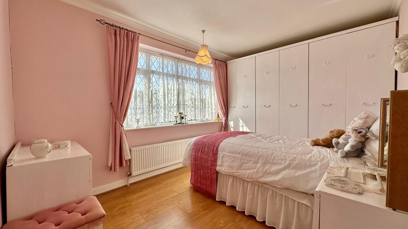 3 bedroom detached house Sold in Coventry - Photograph 18.