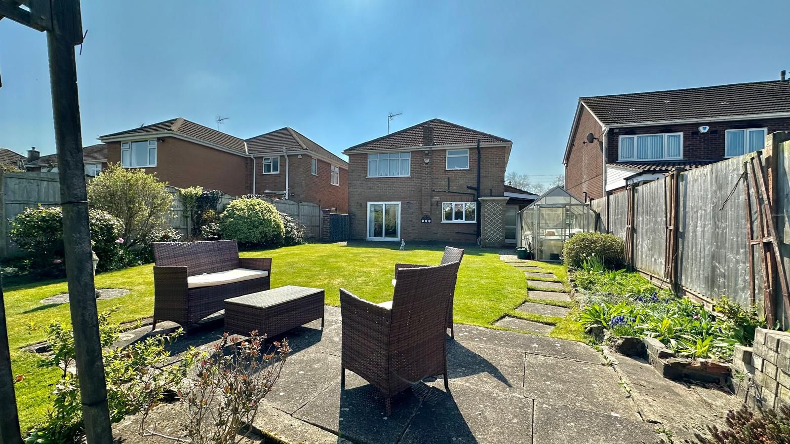 3 bedroom detached house Sold in Coventry - Photograph 28.