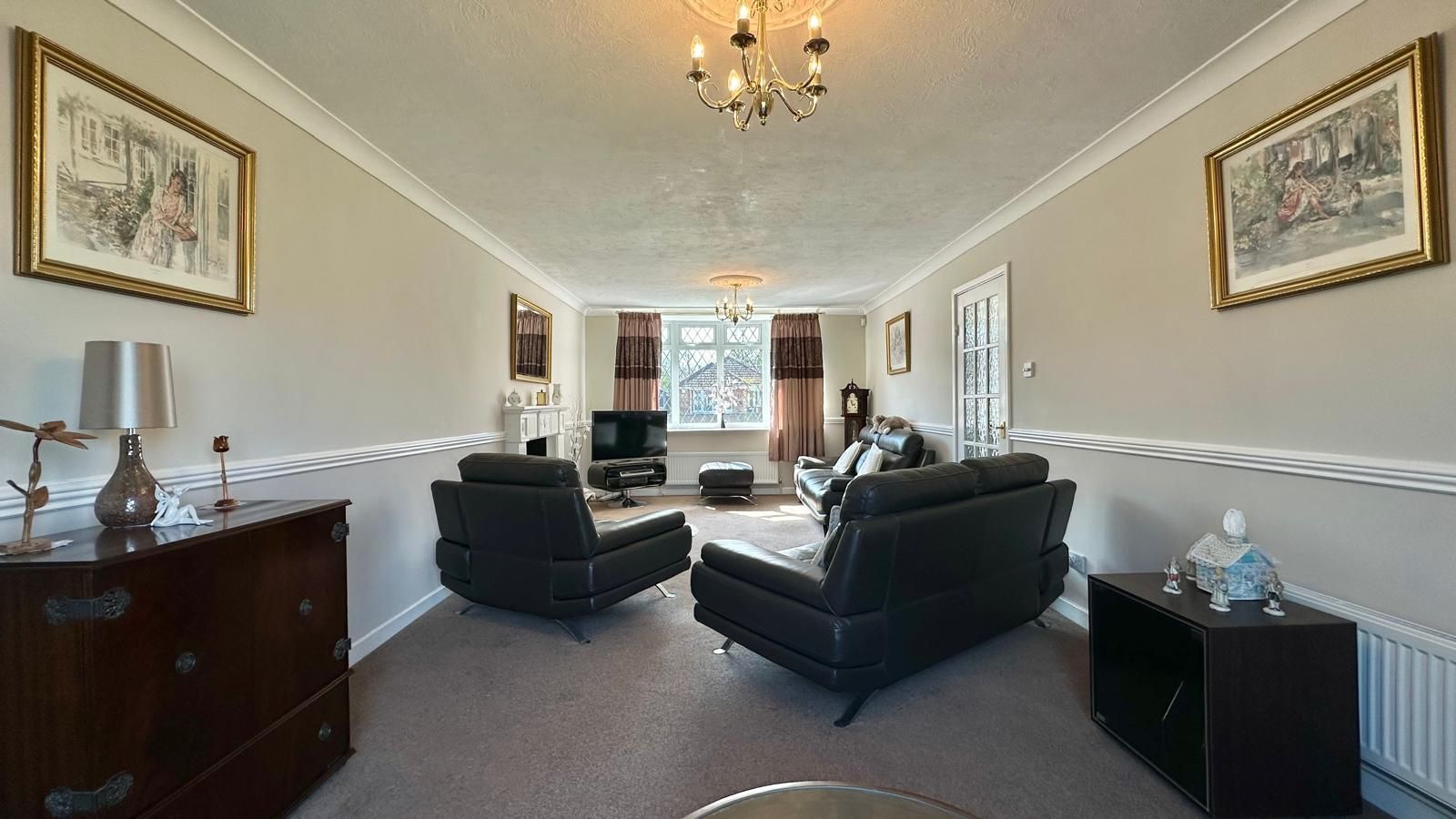 3 bedroom detached house Sold in Coventry - Photograph 4.