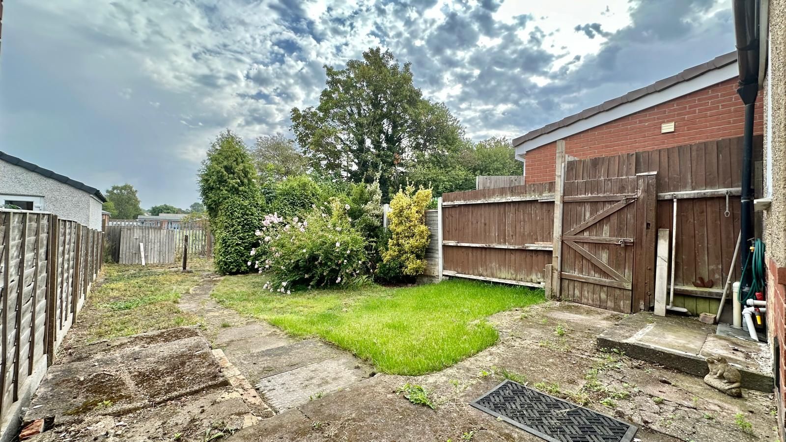 3 bedroom end terraced house SSTC in Coventry - Photograph 8.