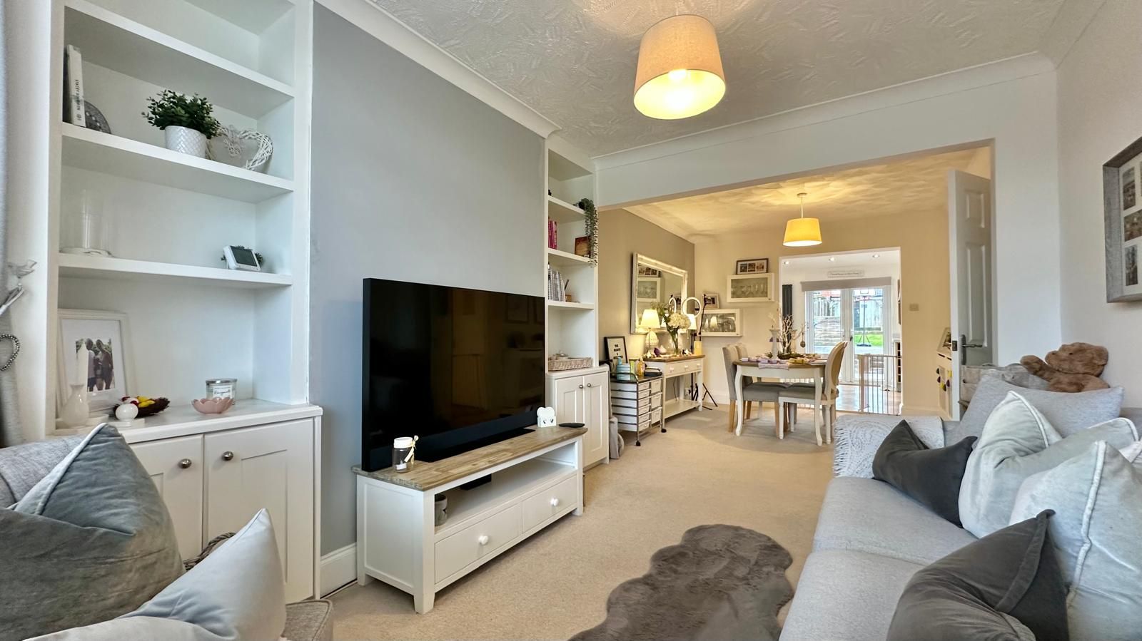 3 bedroom semi-detached house Sold in Coventry - Photograph 4.