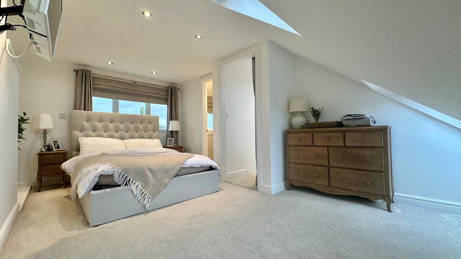 3 bedroom semi-detached house Sold in Coventry - Photograph 12.