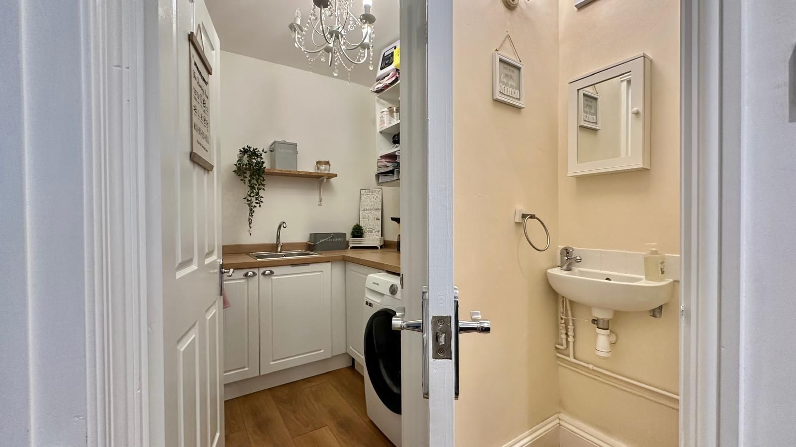 3 bedroom semi-detached house Sold in Coventry - Photograph 8.