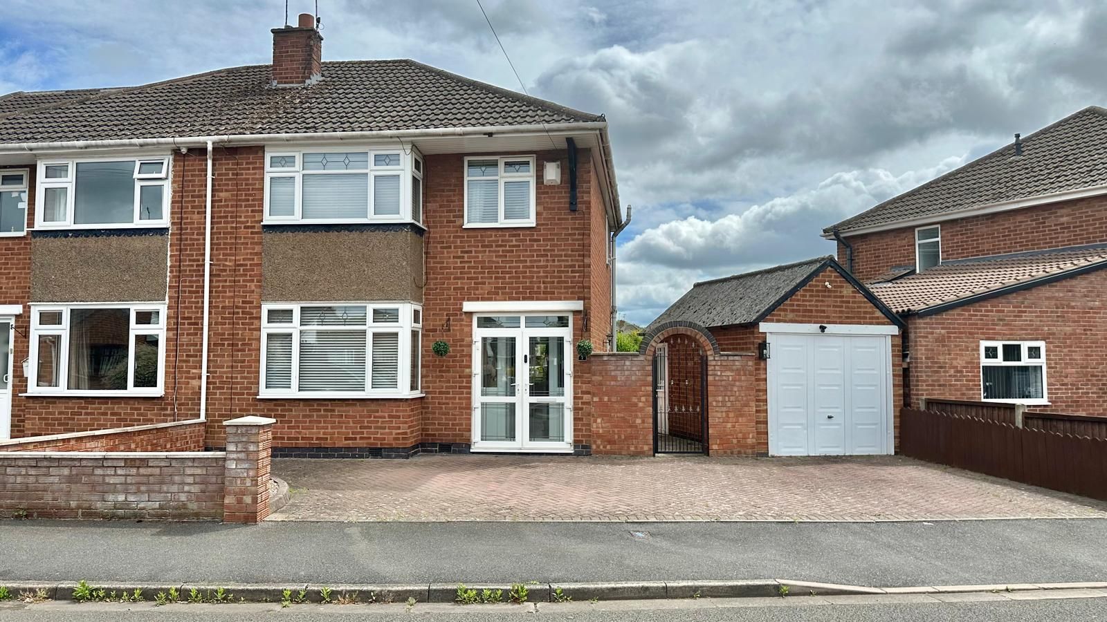 3 bedroom semi-detached house Sold in Coventry - Photograph 1.