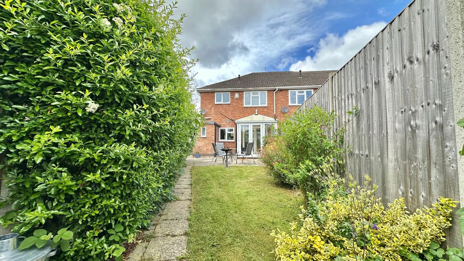 3 bedroom semi-detached house Sold in Coventry - Photograph 19.