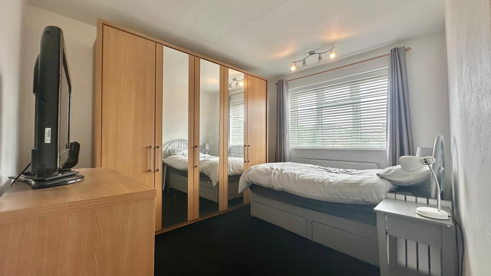 3 bedroom semi-detached house Sold in Coventry - Photograph 13.