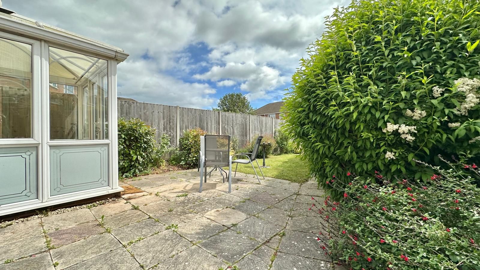 3 bedroom semi-detached house Sold in Coventry - Photograph 20.