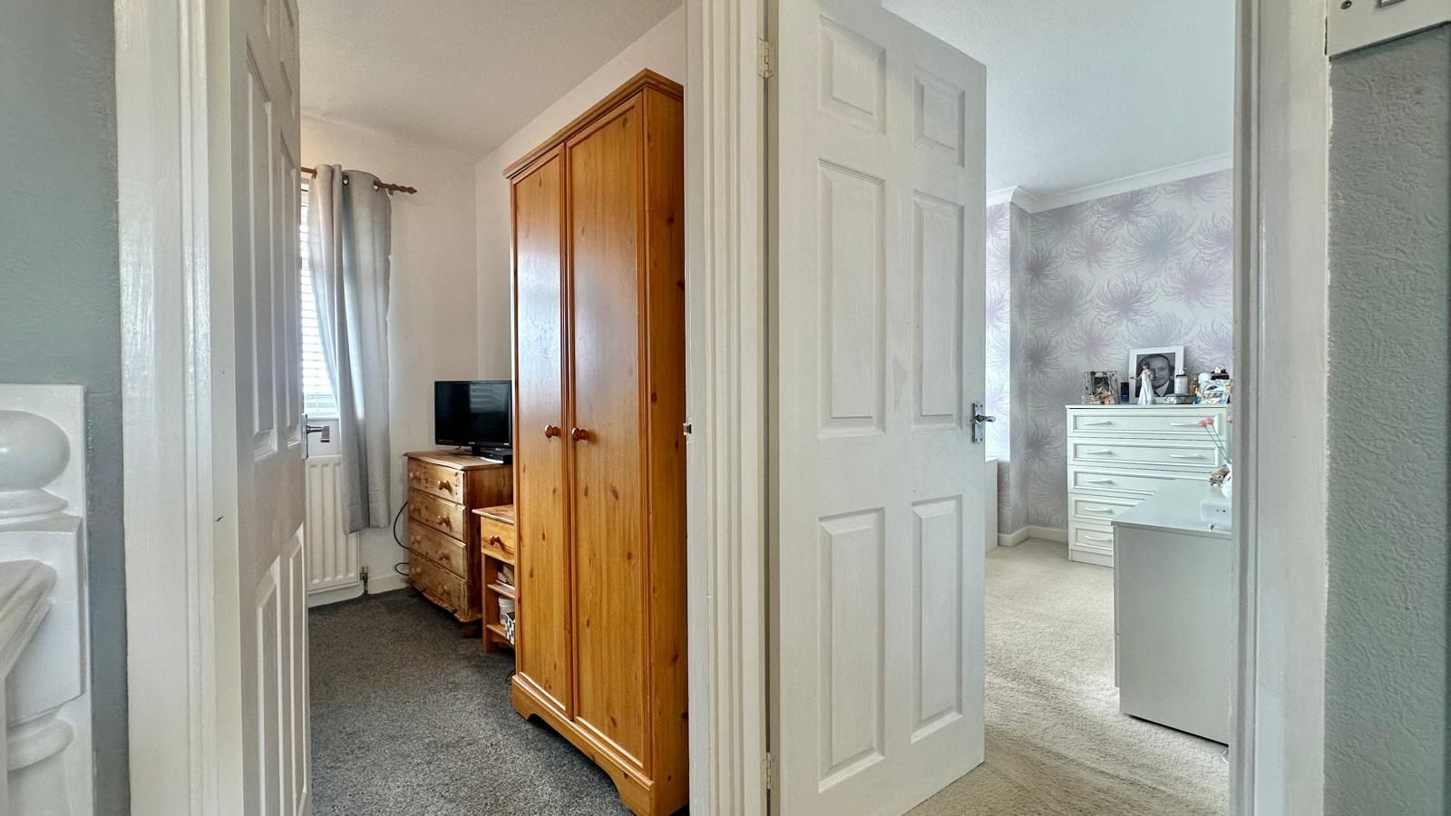 3 bedroom semi-detached house Sold in Coventry - Photograph 15.