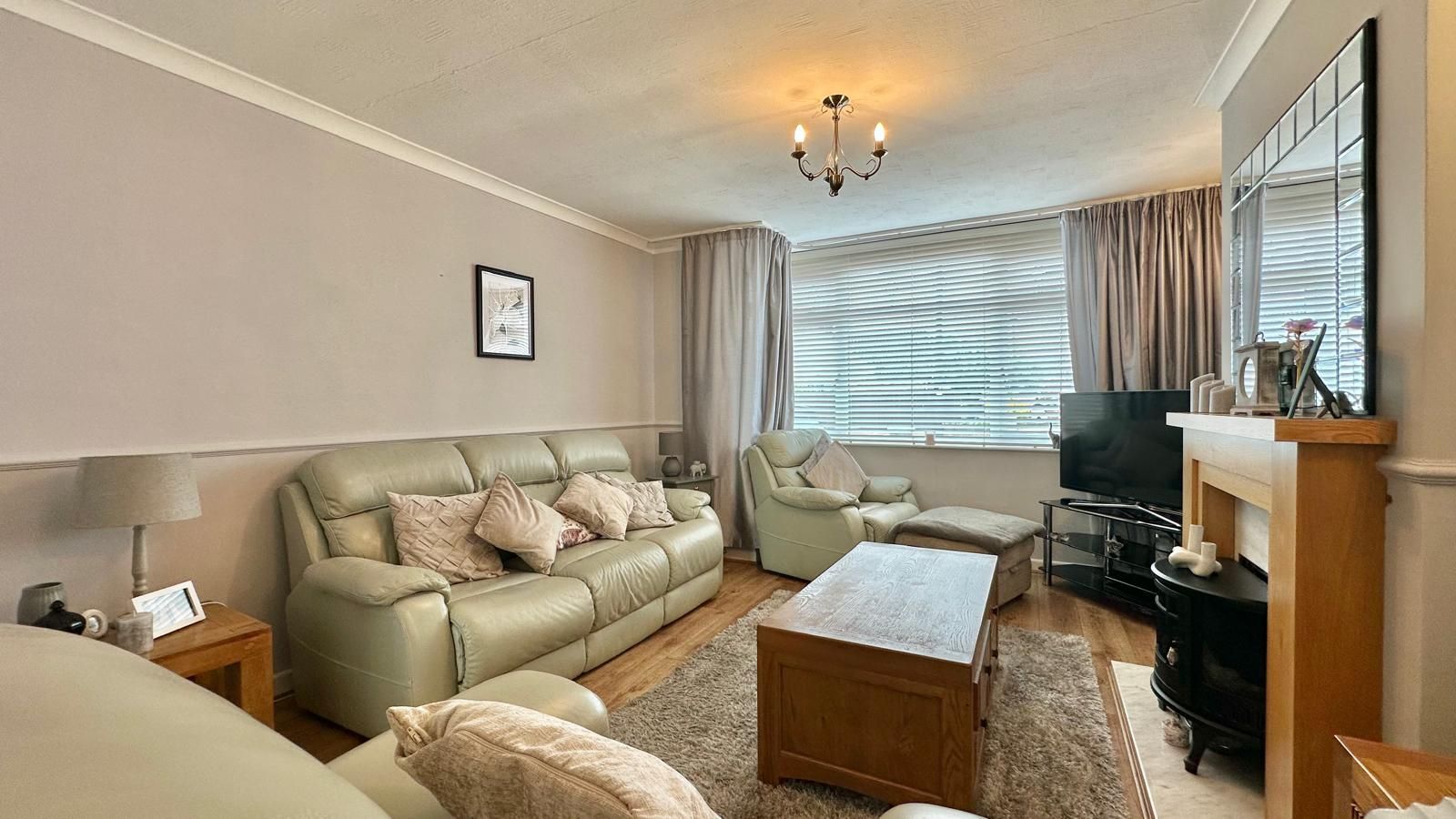 3 bedroom semi-detached house Sold in Coventry - Photograph 4.